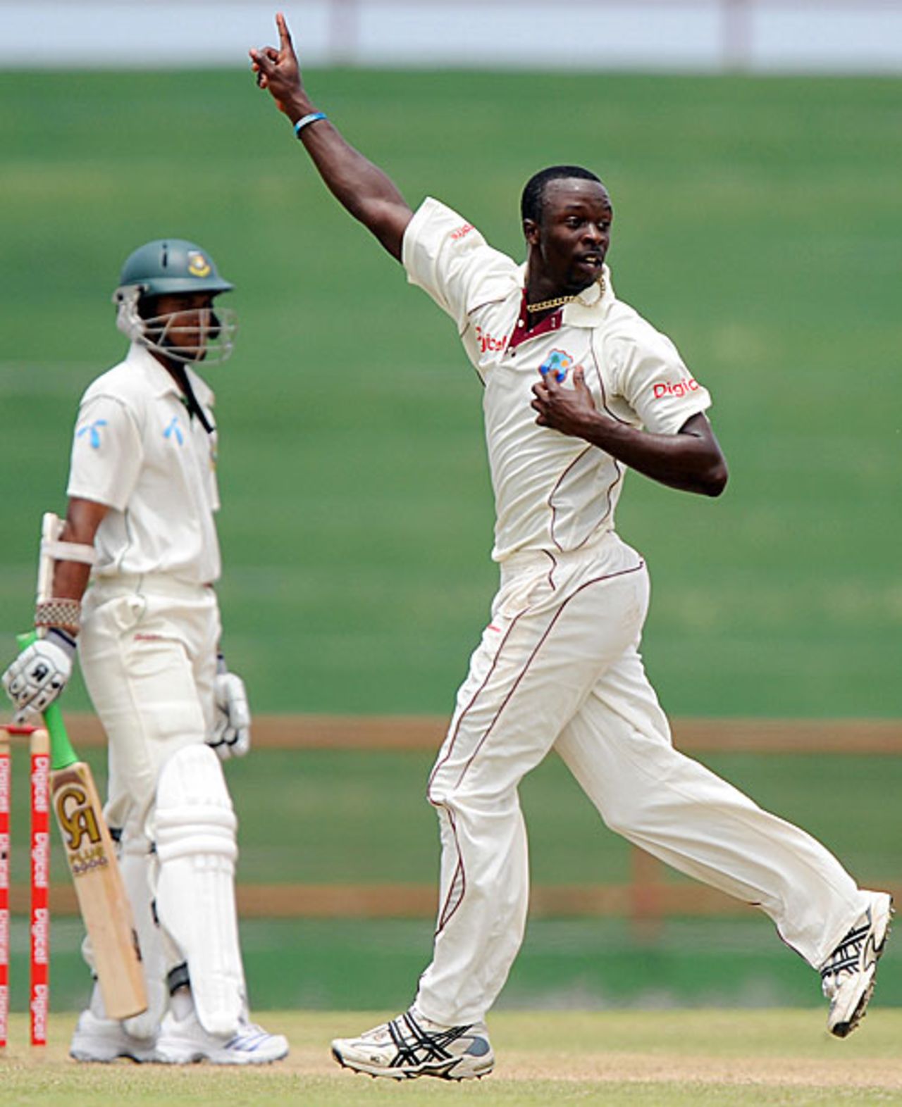 Kemar Roach appeals for the wicket of Shakib Al Hasan, West Indies v Bangladesh, 1st Test, St Vincent, 2nd day, July 10, 2009
