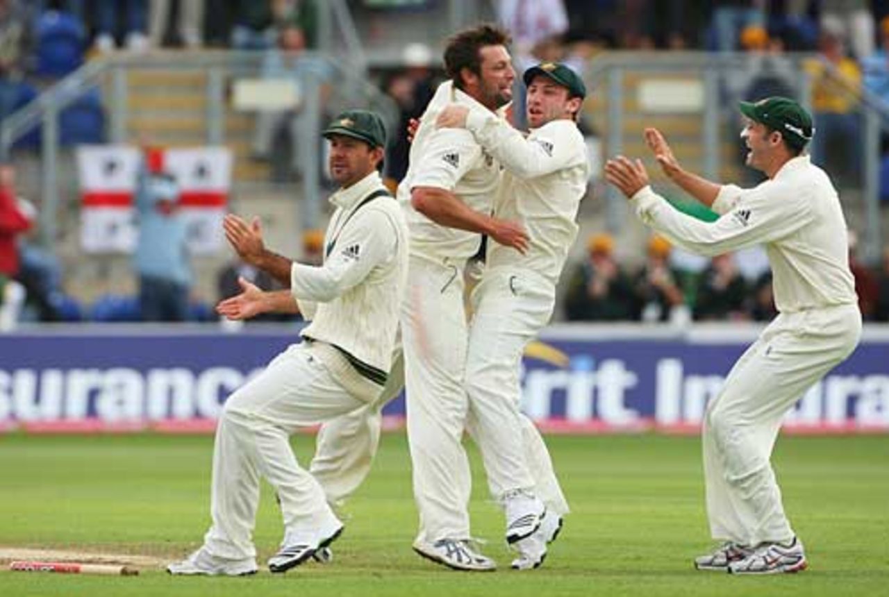 Australia celebrate after Ben Hilfenhaus removes Kevin Pietersen, England v Australia, 1st Test, Cardiff, 5th day, July 12, 2009