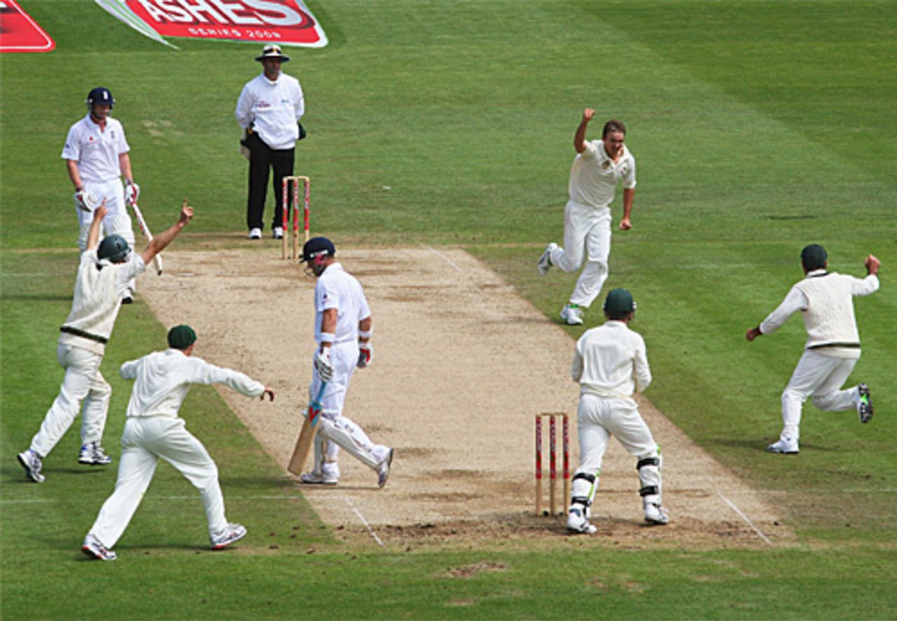 A wide-angle shot of Nathan Hauritz dismissing Matt Prior, England v Australia, 1st Test, Cardiff, 5th day, July 12, 2009