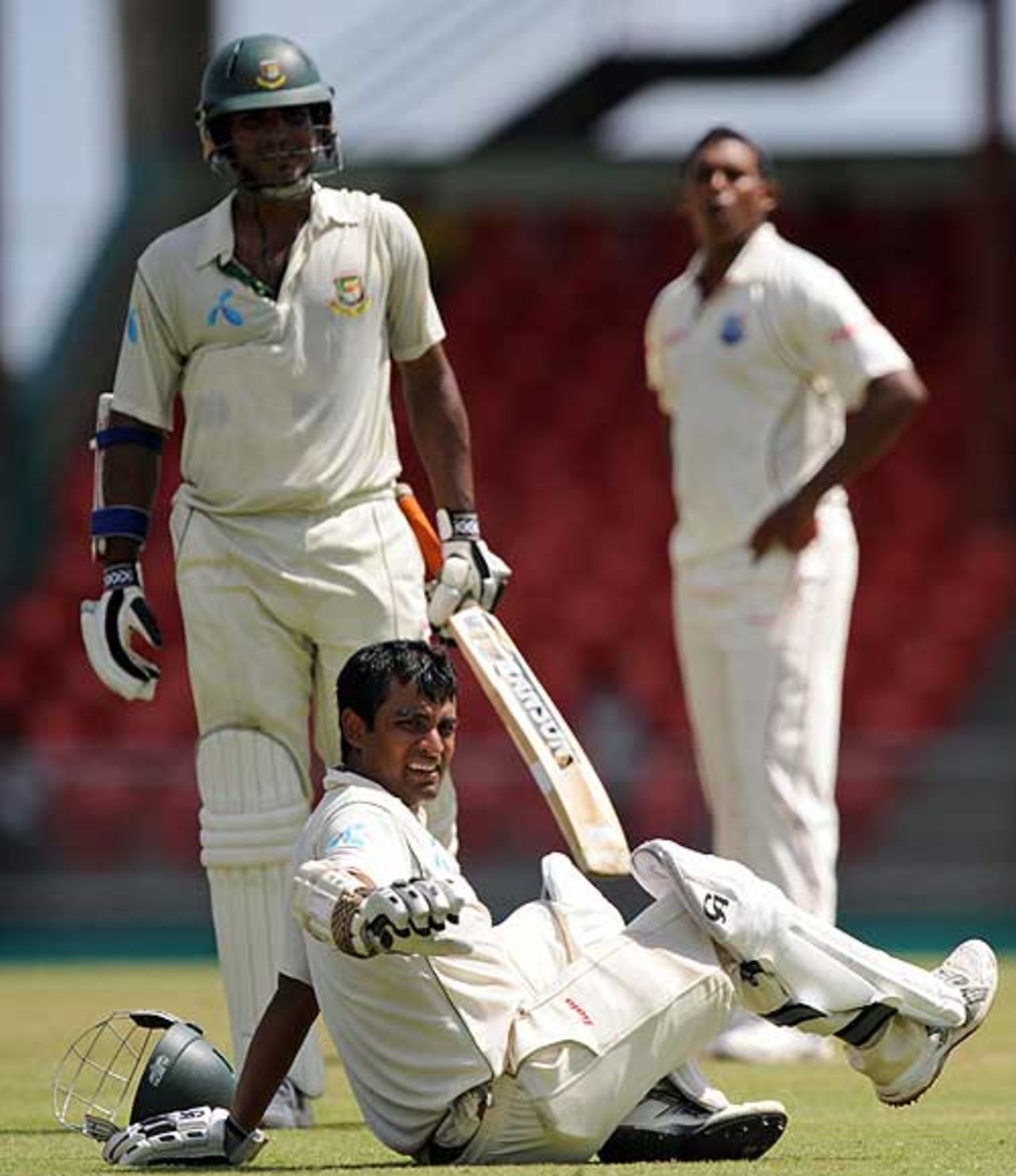 Junaid Siddique and Tamim Iqbal take a breather, West Indies v Bangladesh, 1st Test, Kingstown, 4th day, July 12, 2009
