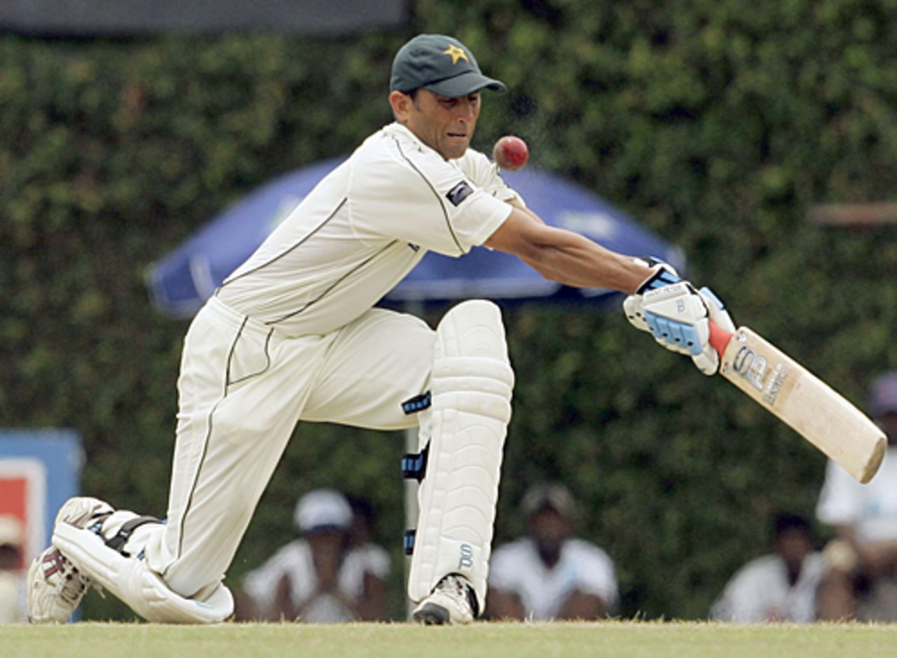 The reverse sweep brings about Younis Khan's downfall, Sri Lanka v Pakistan, 2nd Test, Colombo, 3rd day, July 14, 2009 
