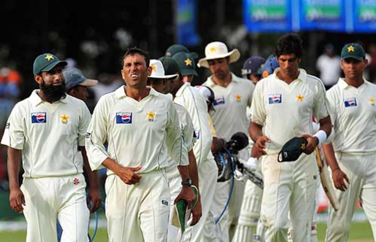 Younis Khan leads a dejected Pakistan off, Sri Lanka v Pakistan, 2nd Test, Colombo, 3rd day, July 14, 2009 