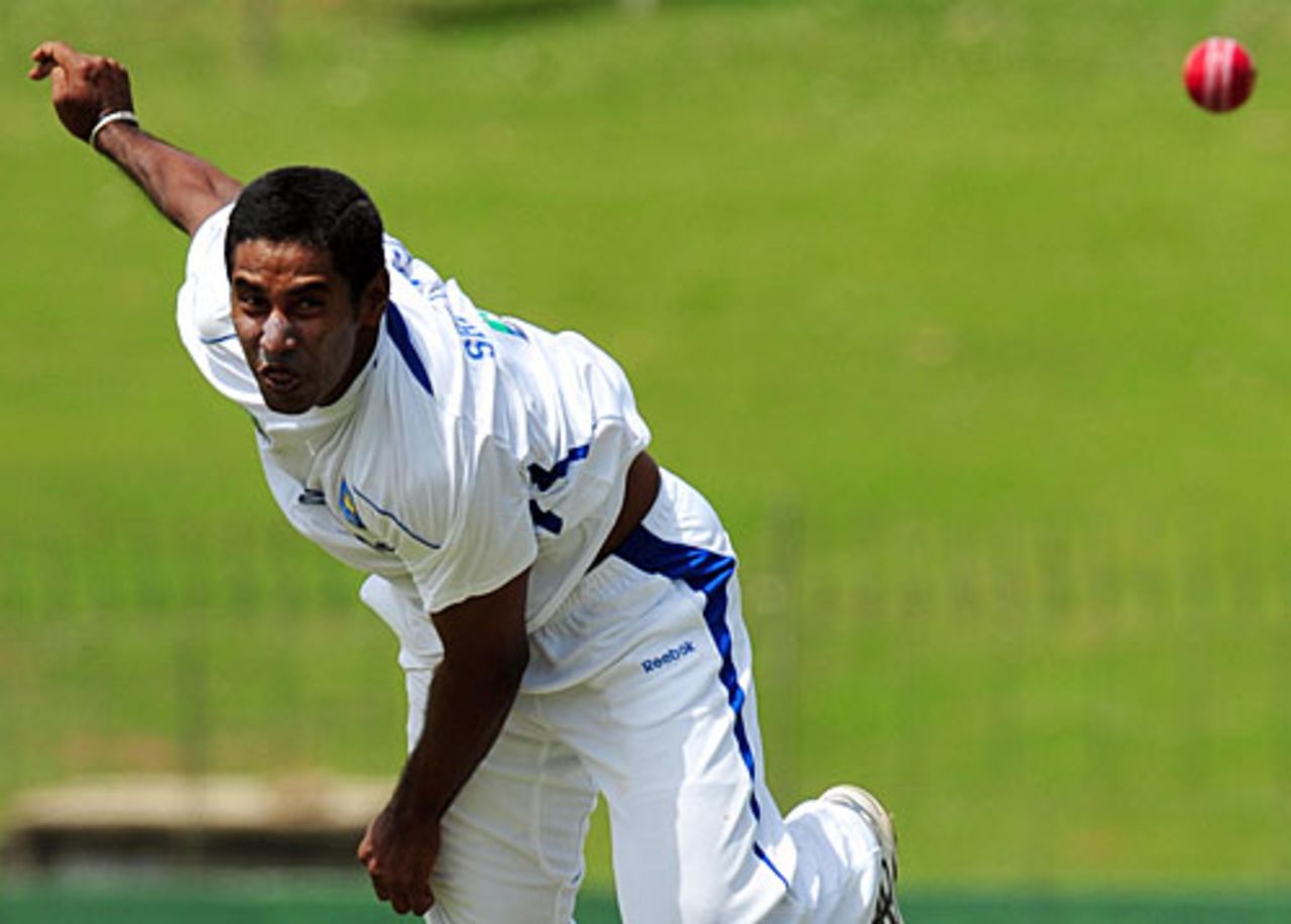 Chaminda Vaas bowls in the nets, Colombo, July 19, 2009