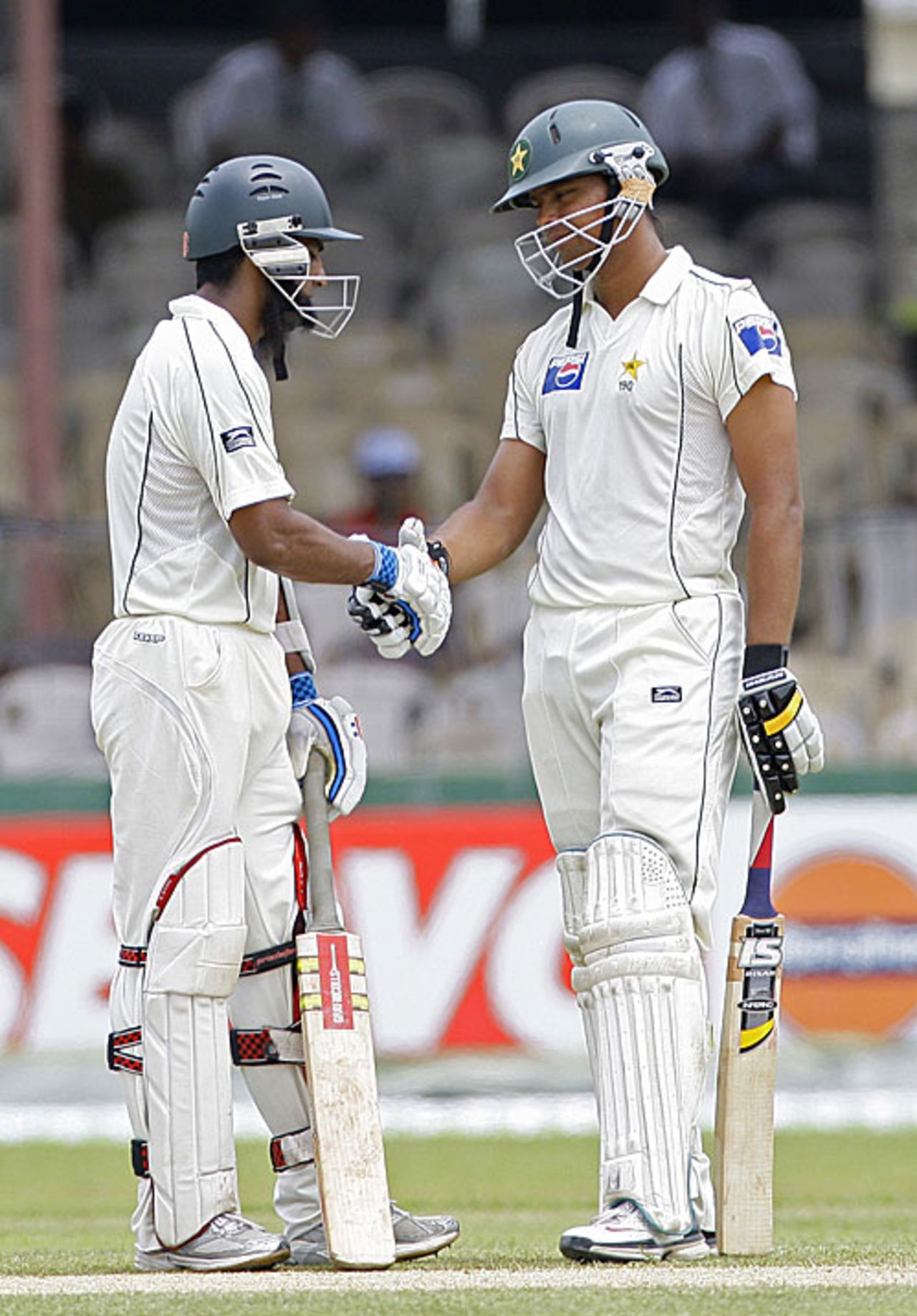 Mohammad Yousuf and Khurram Manzoor shared a fine partnership, Sri Lanka v Pakistan, 3rd Test, 1st day, Colombo, July 20, 2009