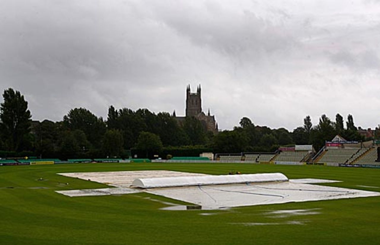 Rain washes out play at New Road, Worcestershire v Somerset, County Championship Division One, 1st day, New Road, July 21, 2009