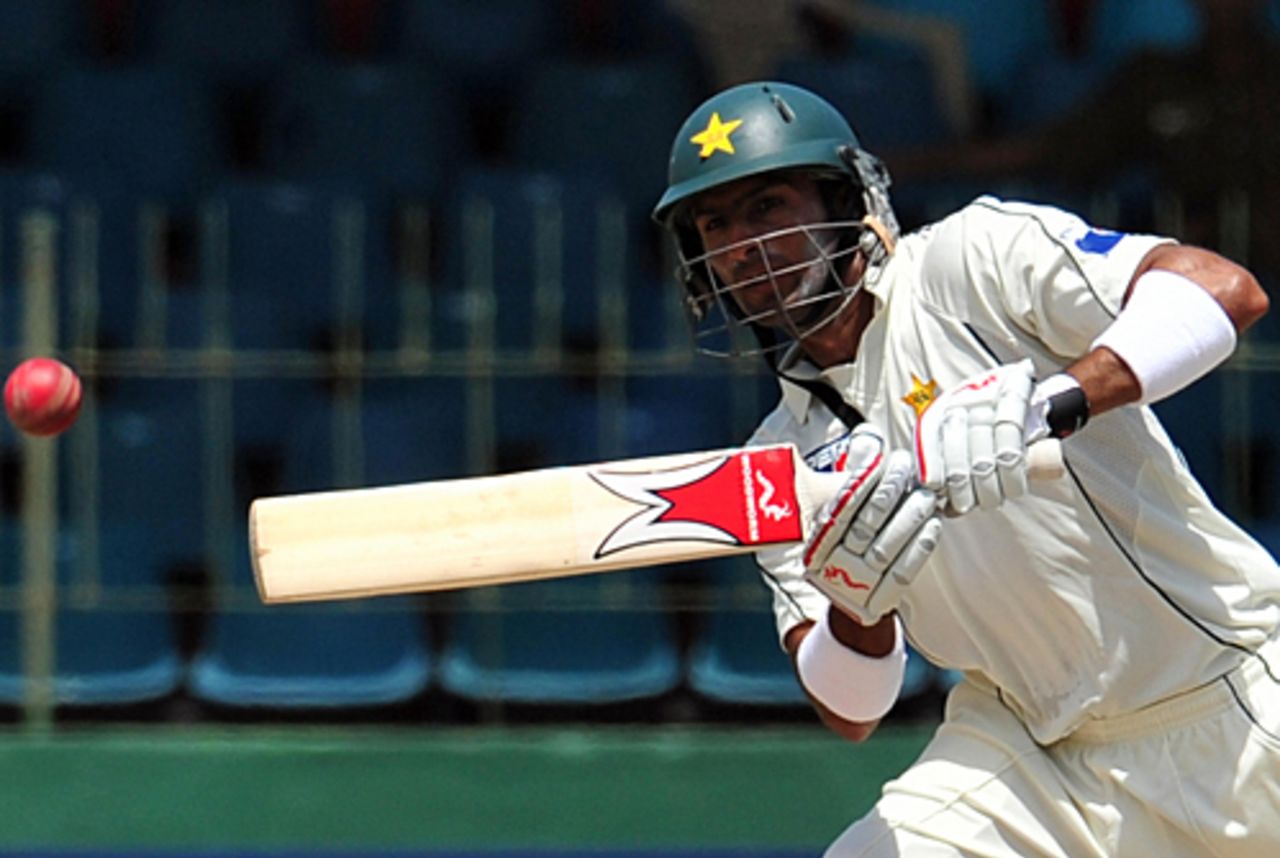 Shoaib Malik plays it cautiously, Sri Lanka v Pakistan, 3rd Test, Colombo, 3rd day, July 22, 2009
