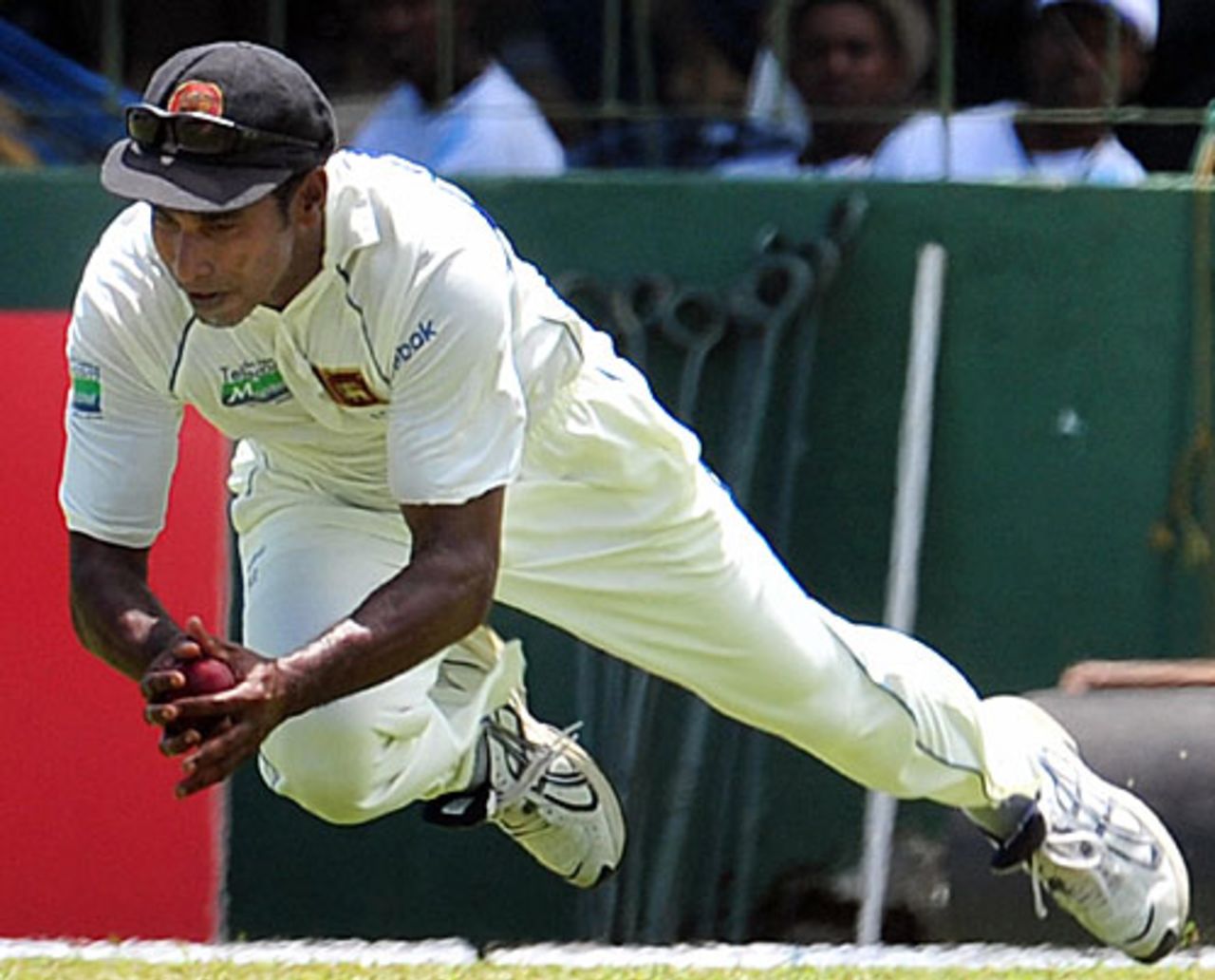 Chaminda Vaas pulls off a sharp outfield catch to get rid of Umar Gul, Sri Lanka v Pakistan, 3rd Test, Colombo, 4th day, July 23, 2009