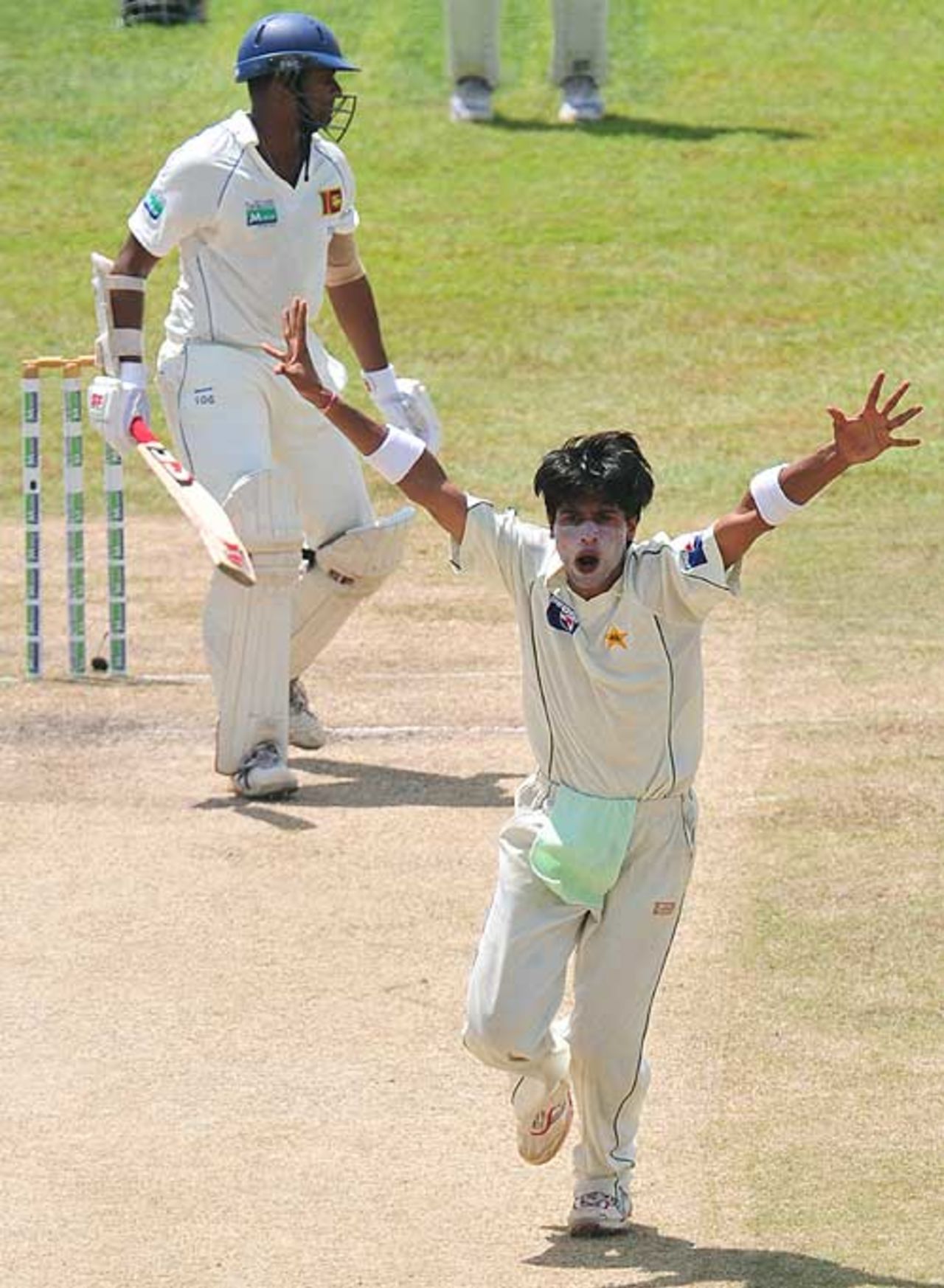 Mohammad Aamer belts out an appeal against Malinda Warnapura, Sri Lanka v Pakistan, 3rd Test, Colombo, 4th day, July 23, 2009