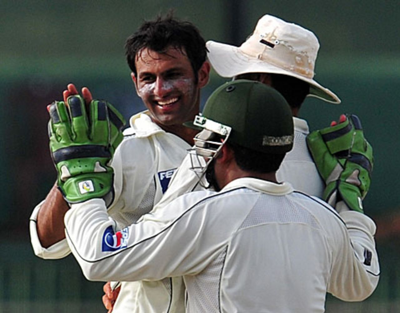 Shoaib Malik dismissed Tharanga Paranavitana for 73, Sri Lanka v Pakistan, 3rd Test, Colombo, 4th day, July 23, 2009