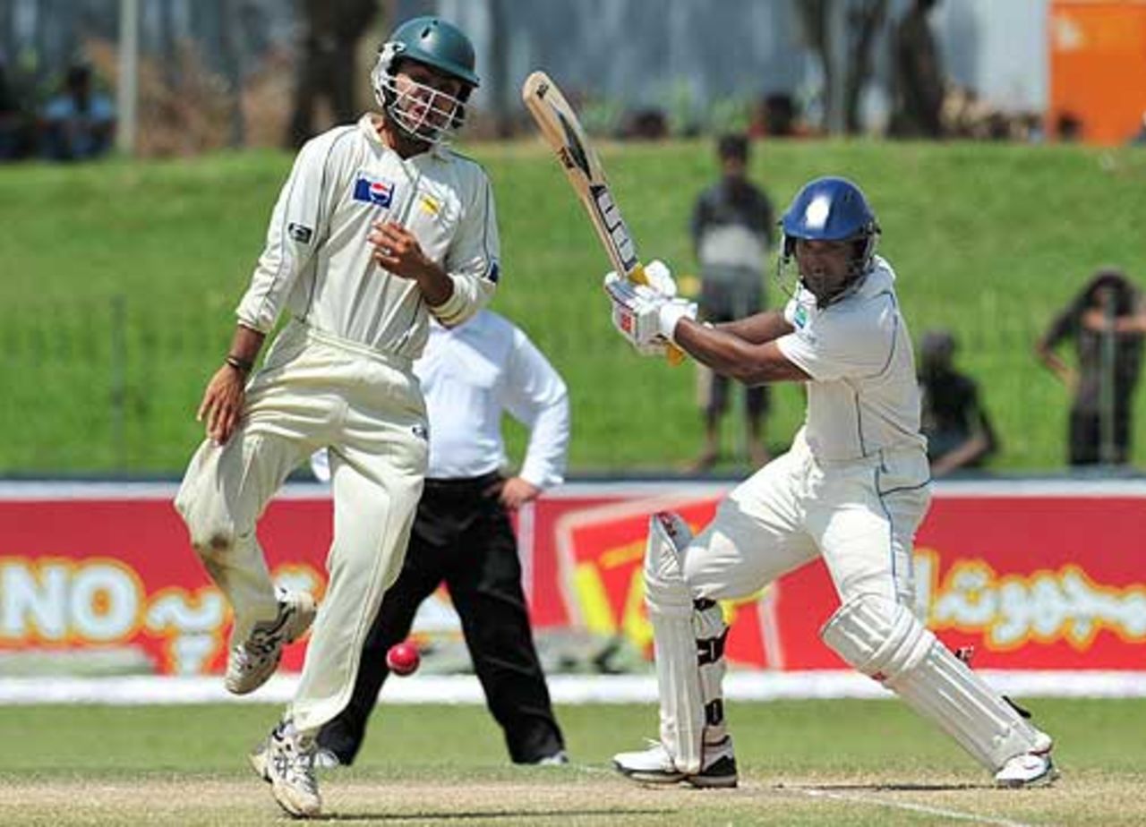 Kumar Sangakkara checks if silly point is awake, Sri Lanka v Pakistan, 3rd Test, Colombo, 5th day, July 24, 2009
