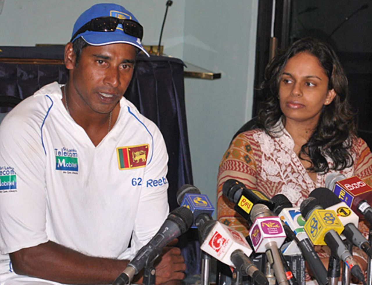 Chaminda Vaas with his wife at a press conference, Sri Lanka v Pakistan, 3rd Test, Colombo, 5th day, July 24, 2009