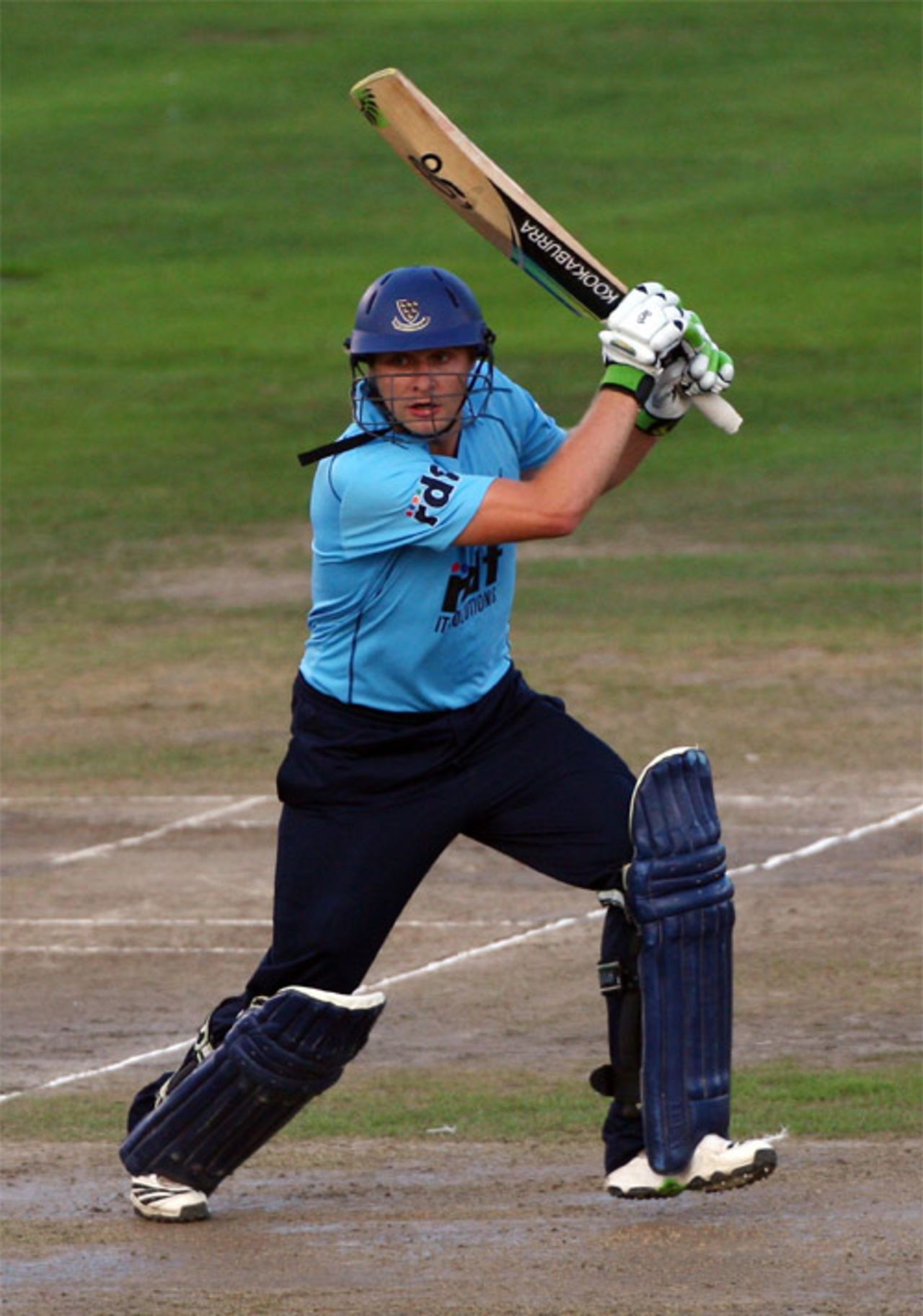 Luke Wright crashes through the off side, Sussex v Warwickshire, Twenty20 quarter-finals, Hove, July 27, 2009