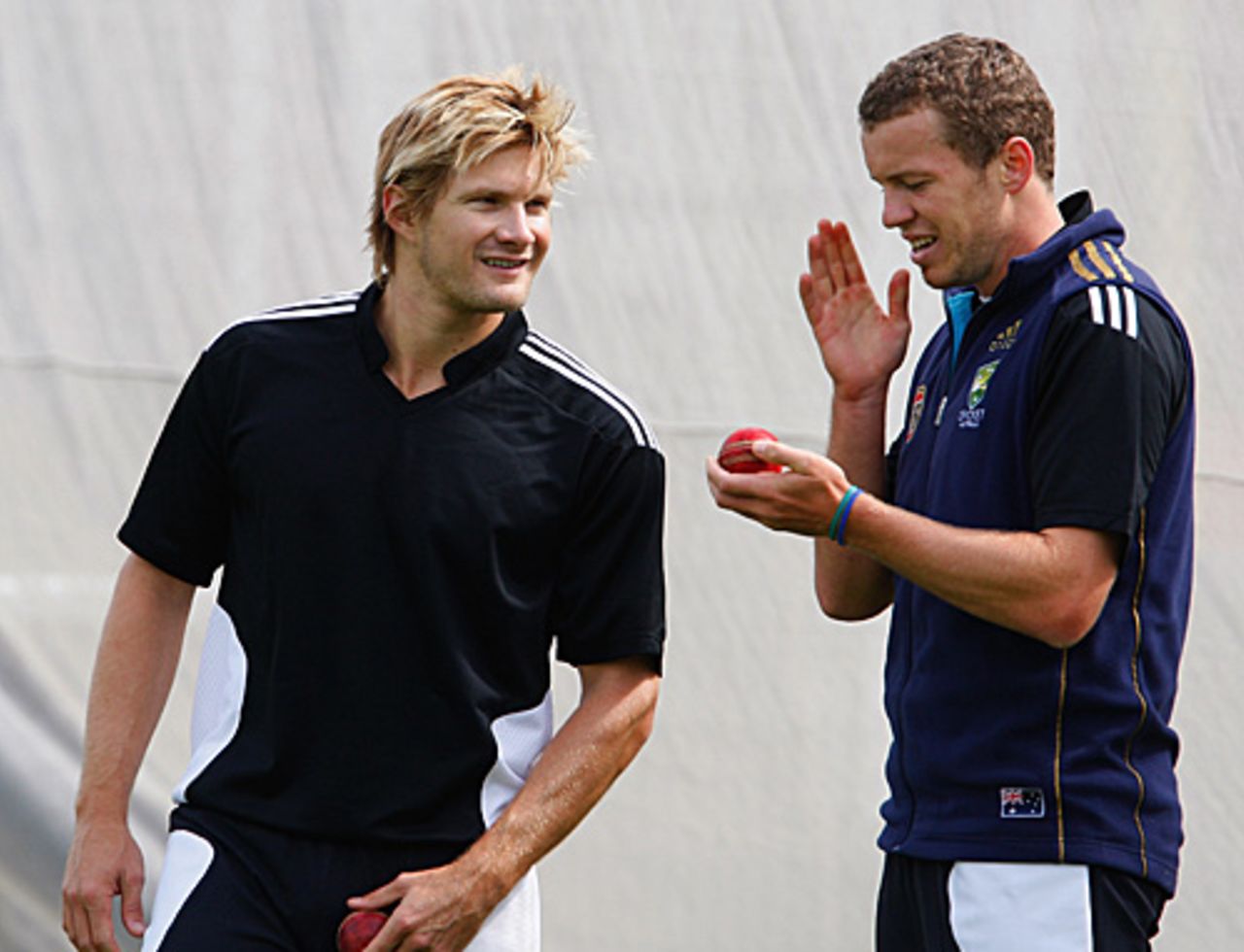 Shane Watson and Peter Siddle discuss their options in a net session, Edgbaston, July 28, 2009