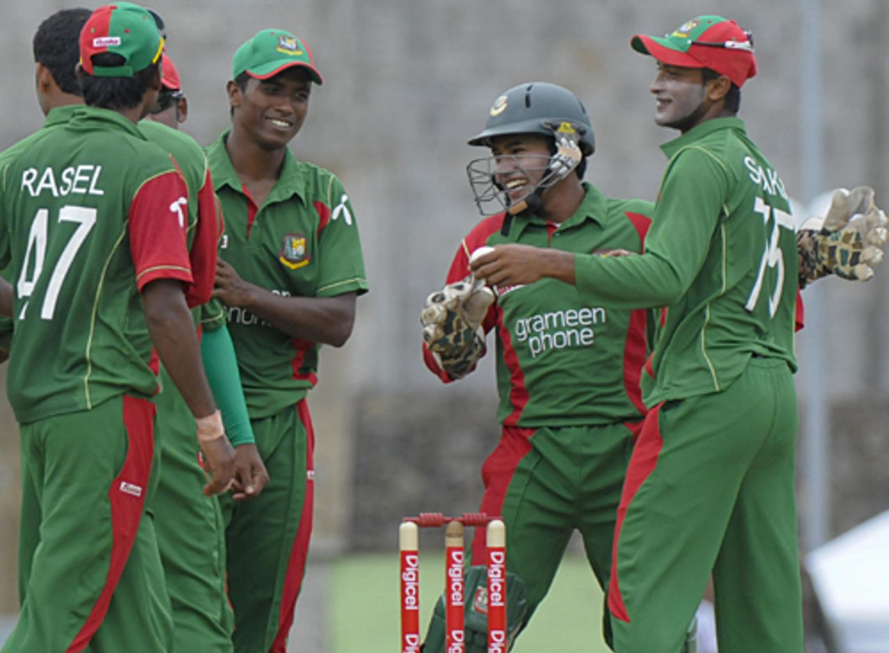 Shakib Al Hasan and team-mates celebrate another West Indian run-out, West Indies v Bangladesh, 2nd ODI, Dominica, July 28, 2009