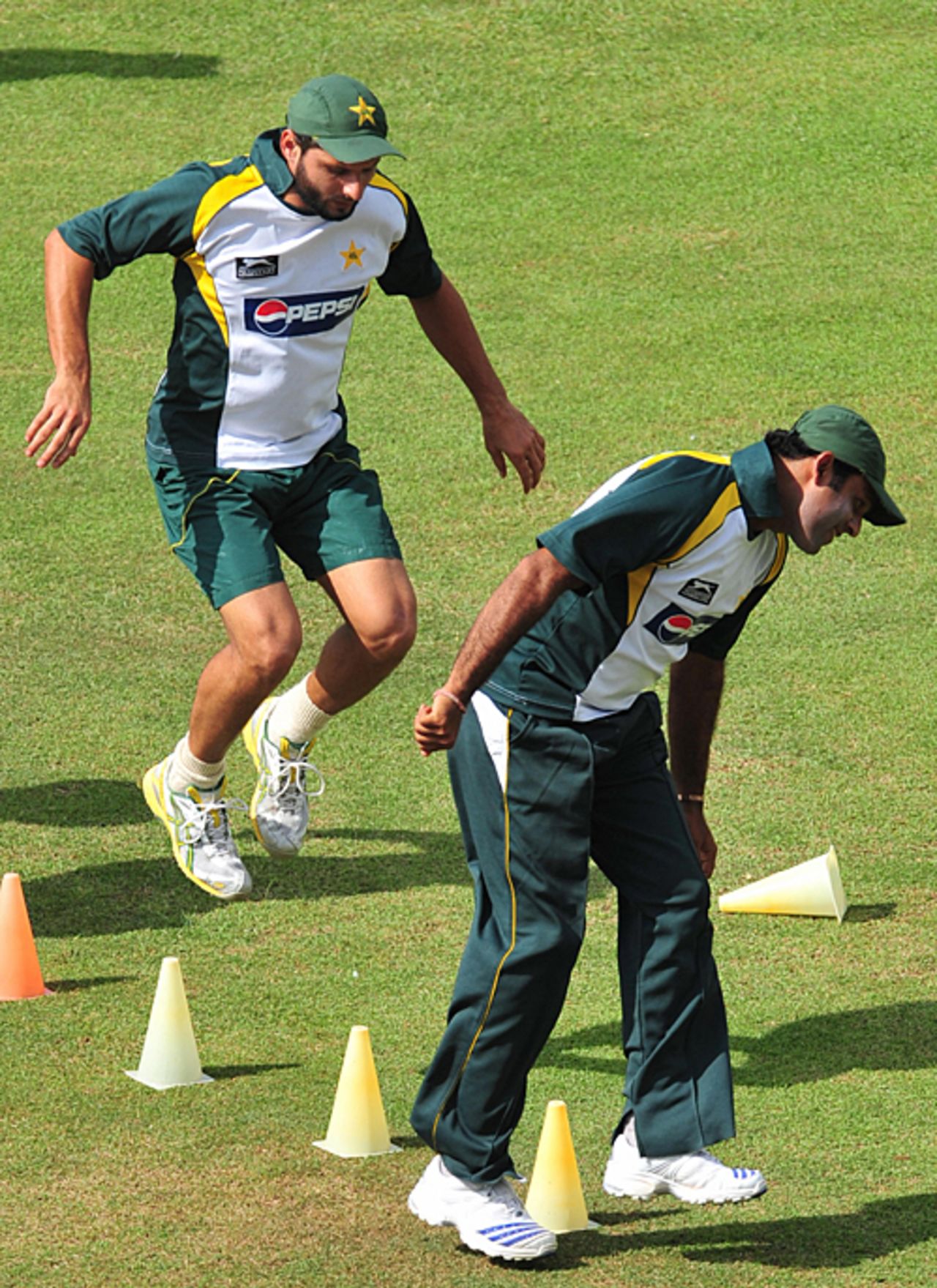 Shahid Afridi and Naved-ul-Hasan loosen up at practice, Dambulla, July 29, 2009
