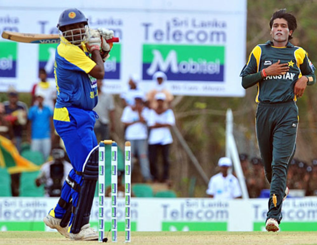 Muttiah Muralitharan is bowled by Mohammad Aamer for 32, Sri Lanka v Pakistan, 1st ODI, Dambulla, July 30, 2009 