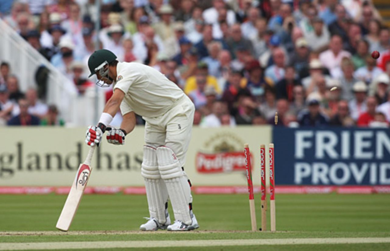 Graham Manou bowled by James Anderson on his Test debut, England v Australia, 3rd Test, Edgbaston, 2nd day, July 31, 2009