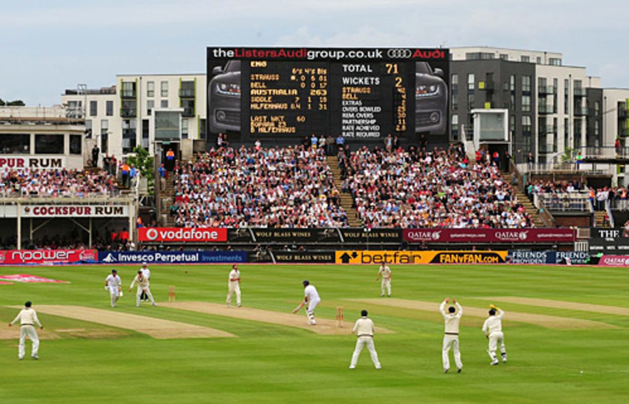 A packed Edgbaston crowd watch England bat, England v Australia, 3rd Test, Edgbaston, 2nd day, July 31, 2009