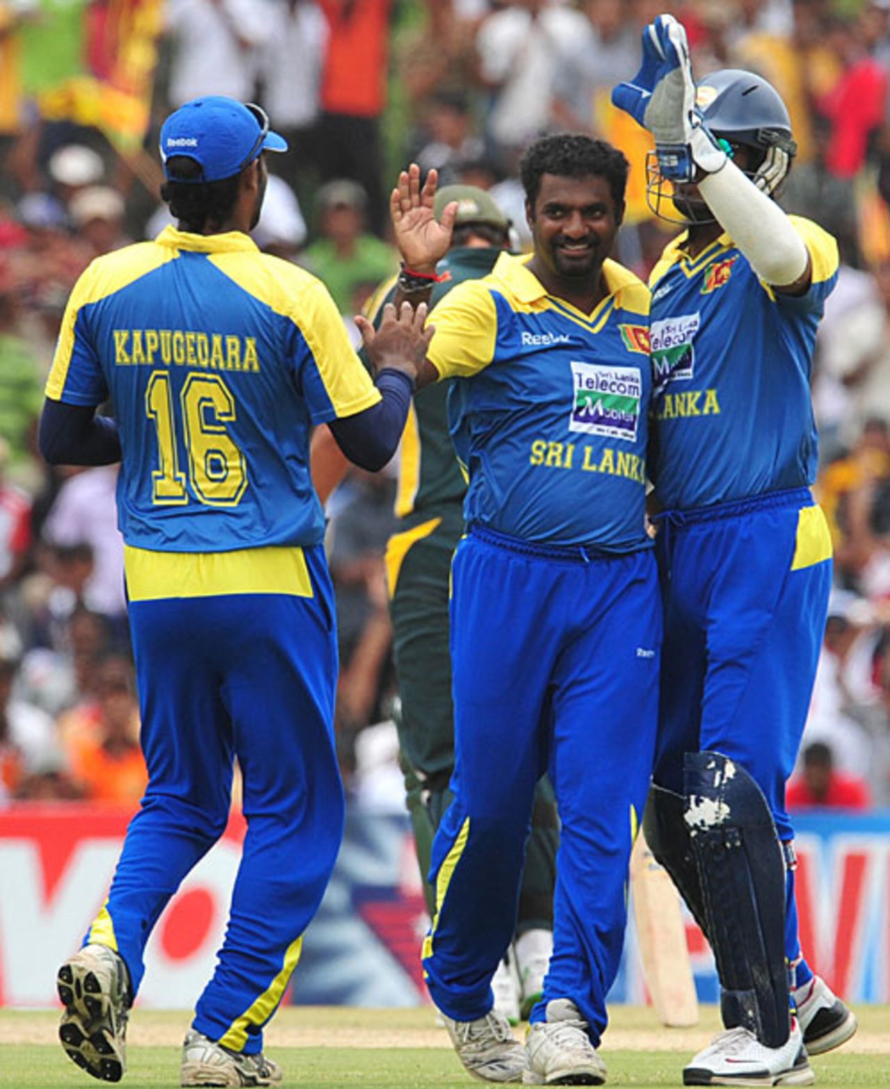 Muttiah Muralitharan celebrates Younis Khan's wicket, Sri Lanka v Pakistan, 2nd ODI, Dambulla, August 1, 2009