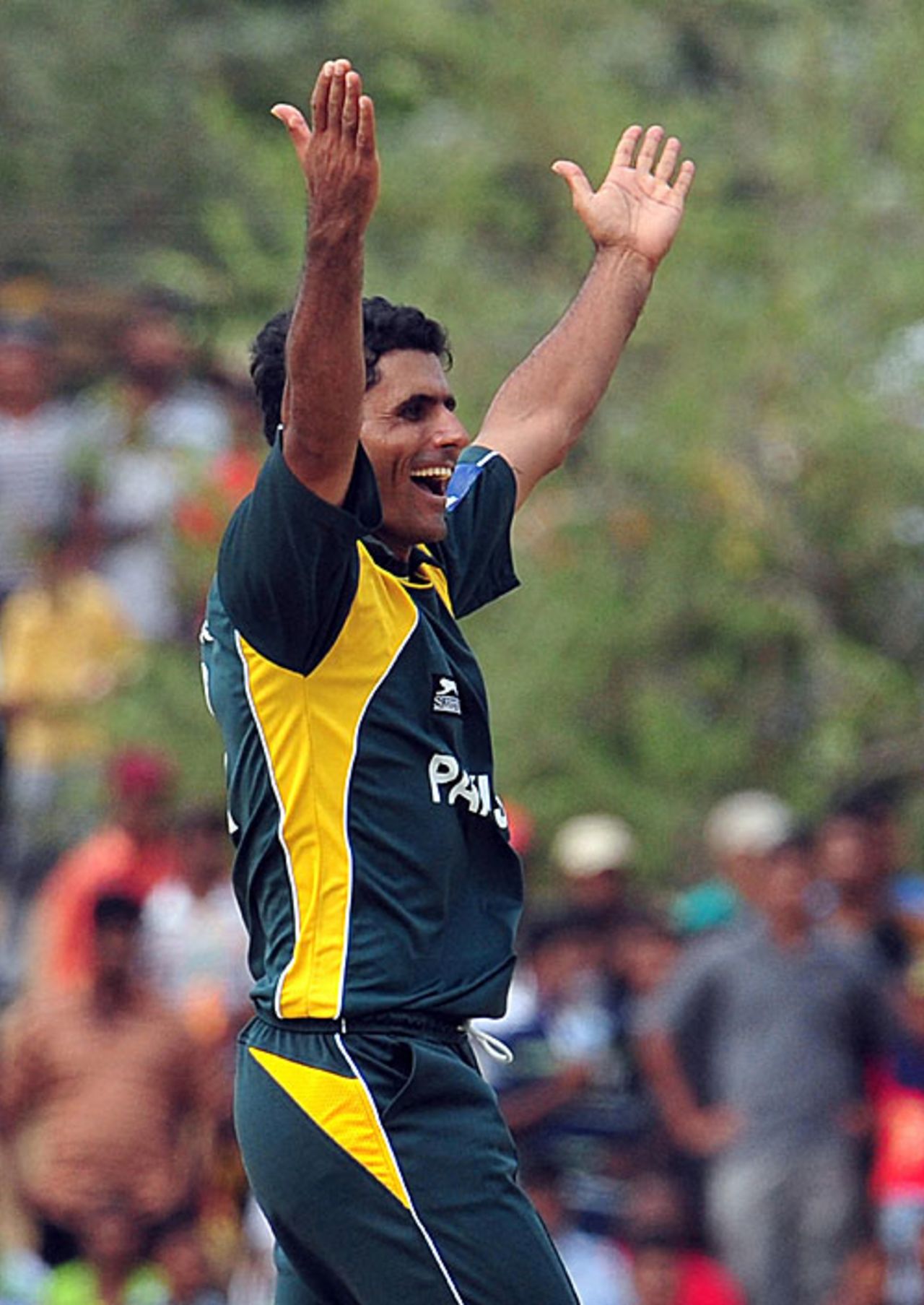 Abdul Razzaq is delighted after removing Sanath Jayasuriya, Sri Lanka v Pakistan, 2nd ODI, Dambulla, August 1, 2009 