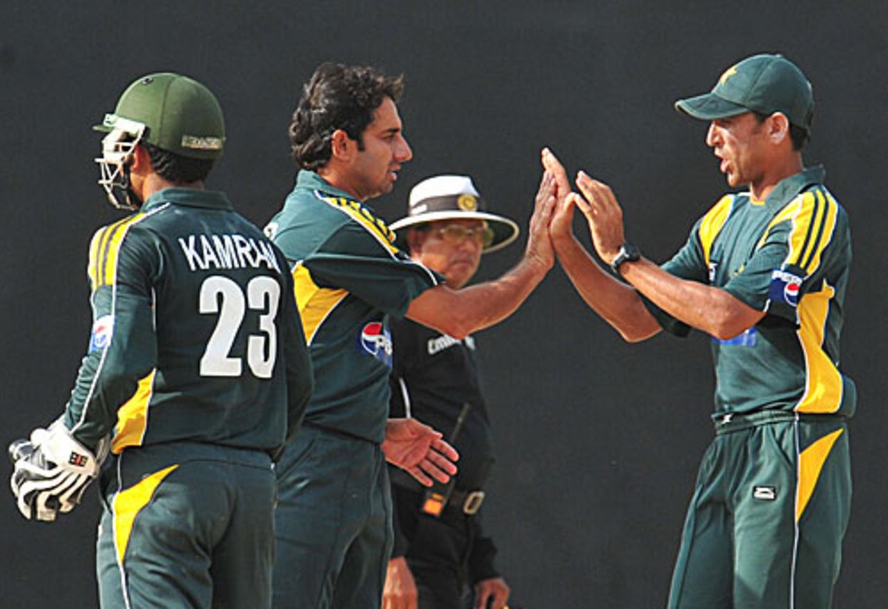 Saeed Ajmal is congratulated for removing Upul Tharanga, Sri Lanka v Pakistan, 3rd ODI, Dambulla, August 3, 2009 