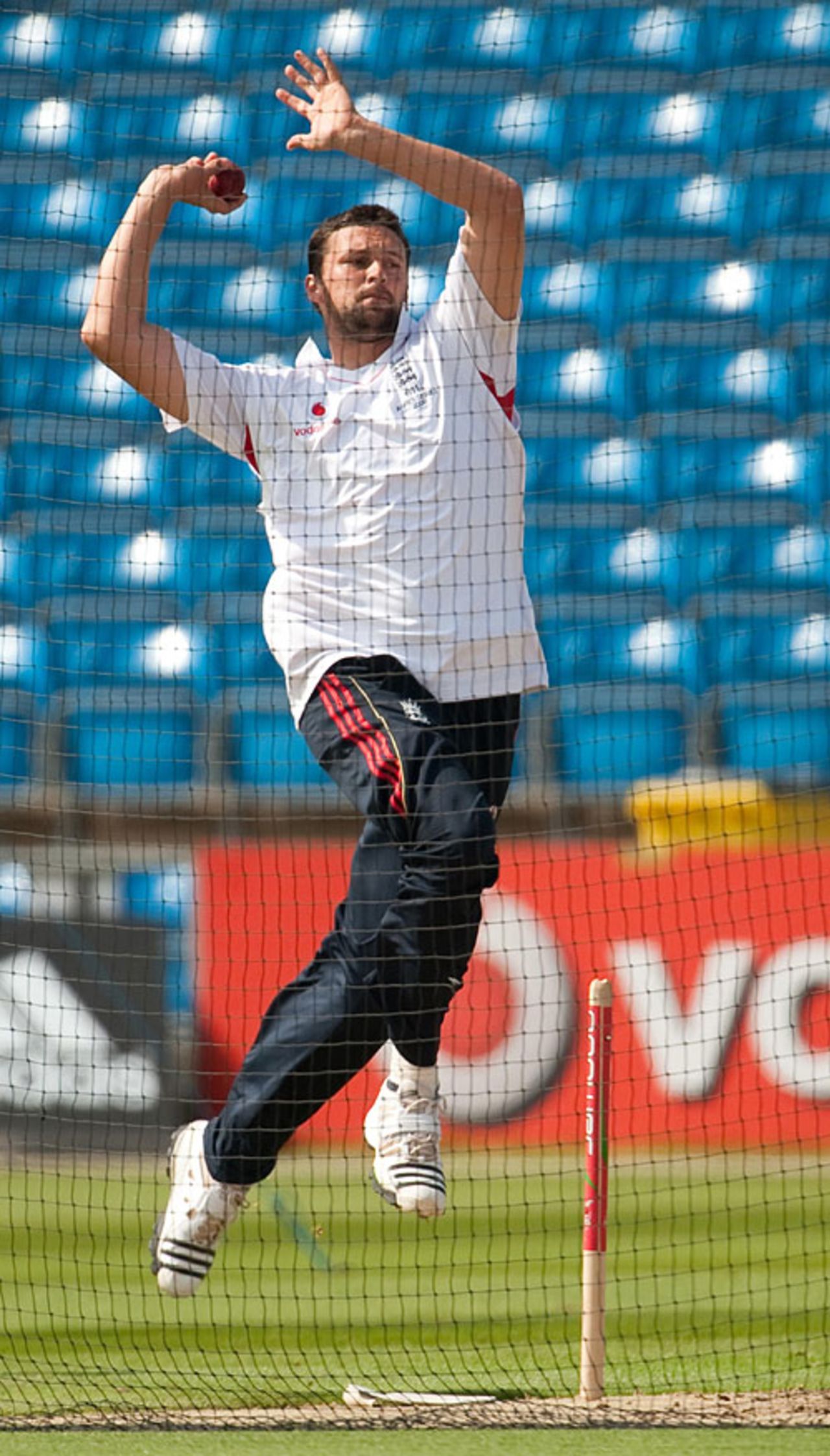 Steve Harmison loosens up in the nets, Headingley, August 6, 2009