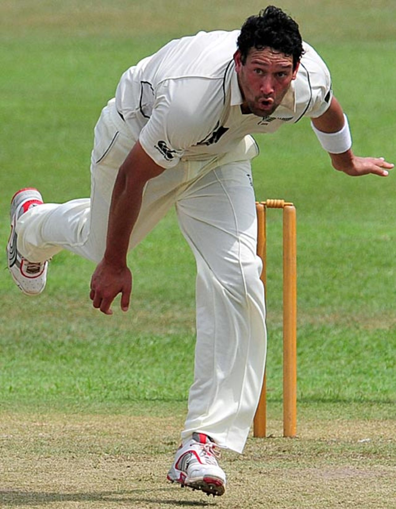 Daryl Tuffey bowls, Sri Lanka Development XI v New Zealanders, Tour match, Colombo, 1st day, August 7, 2009