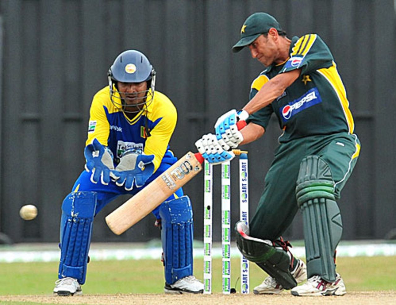 Younis Khan plays the cut, Sri Lanka v Pakistan, 4th ODI, R Premadasa Stadium, Colombo, August 7, 2009 