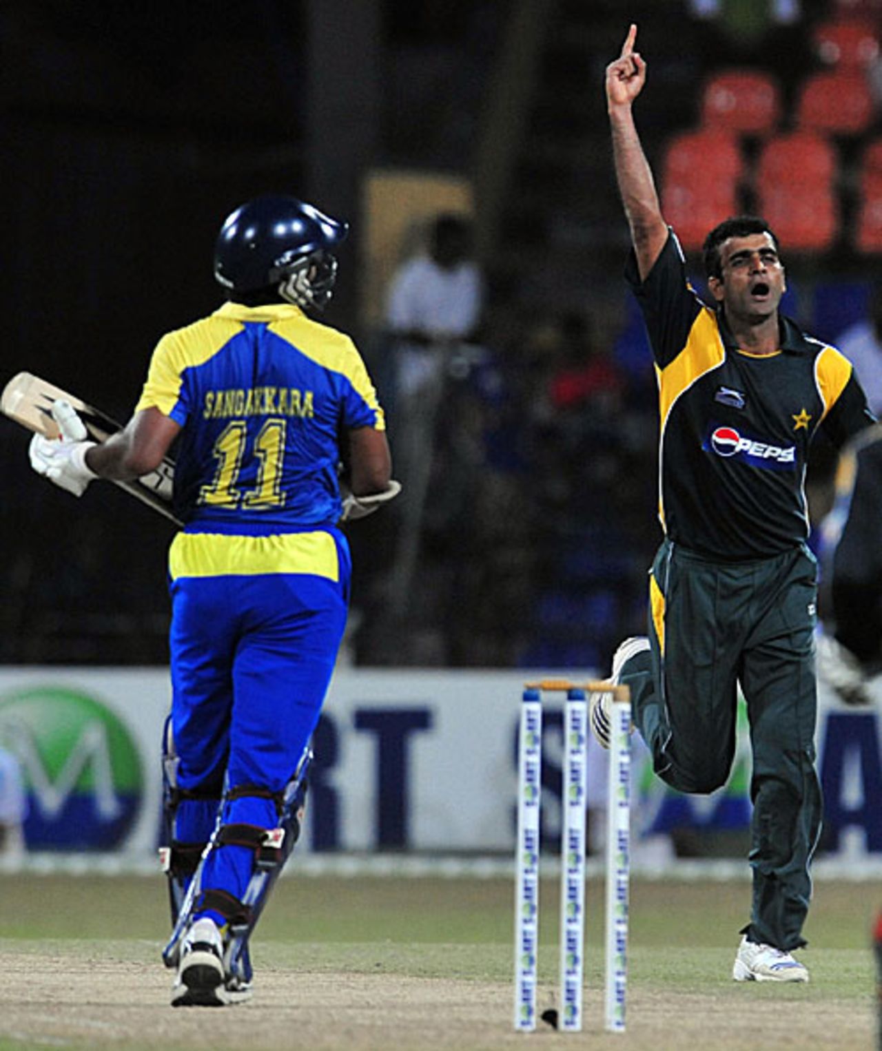 Iftikhar Anjum sent back Kumar Sangakkara, Sri Lanka v Pakistan, 4th ODI, R Premadasa Stadium, Colombo, August 7, 2009 