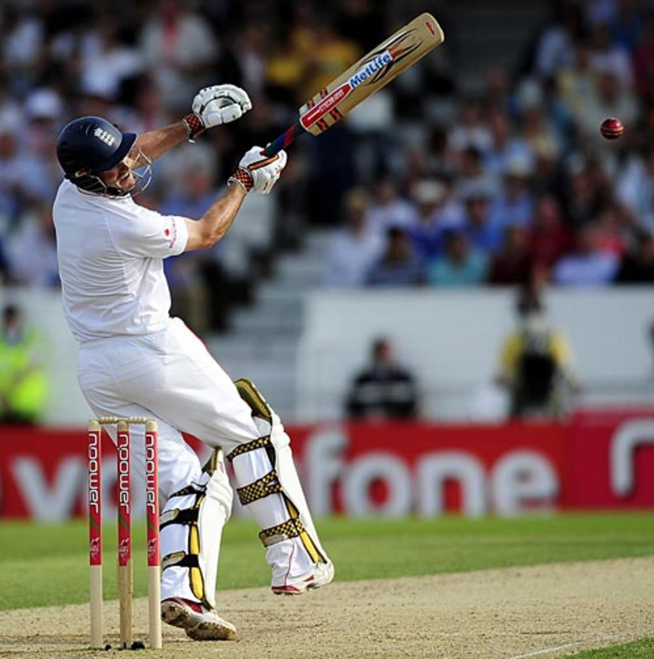 Andrew Strauss has trouble playing a short ball, England v Australia, 4th Test, Headingley, 2nd day, August 8, 2009