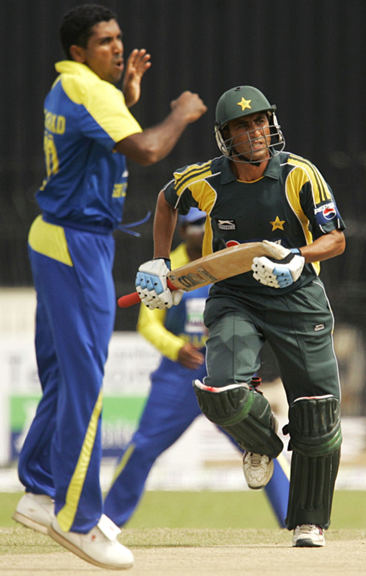 Younis Khan steals a single off Dammika Prasad, Sri Lanka v Pakistan, 5th ODI, Colombo, August 9, 2009