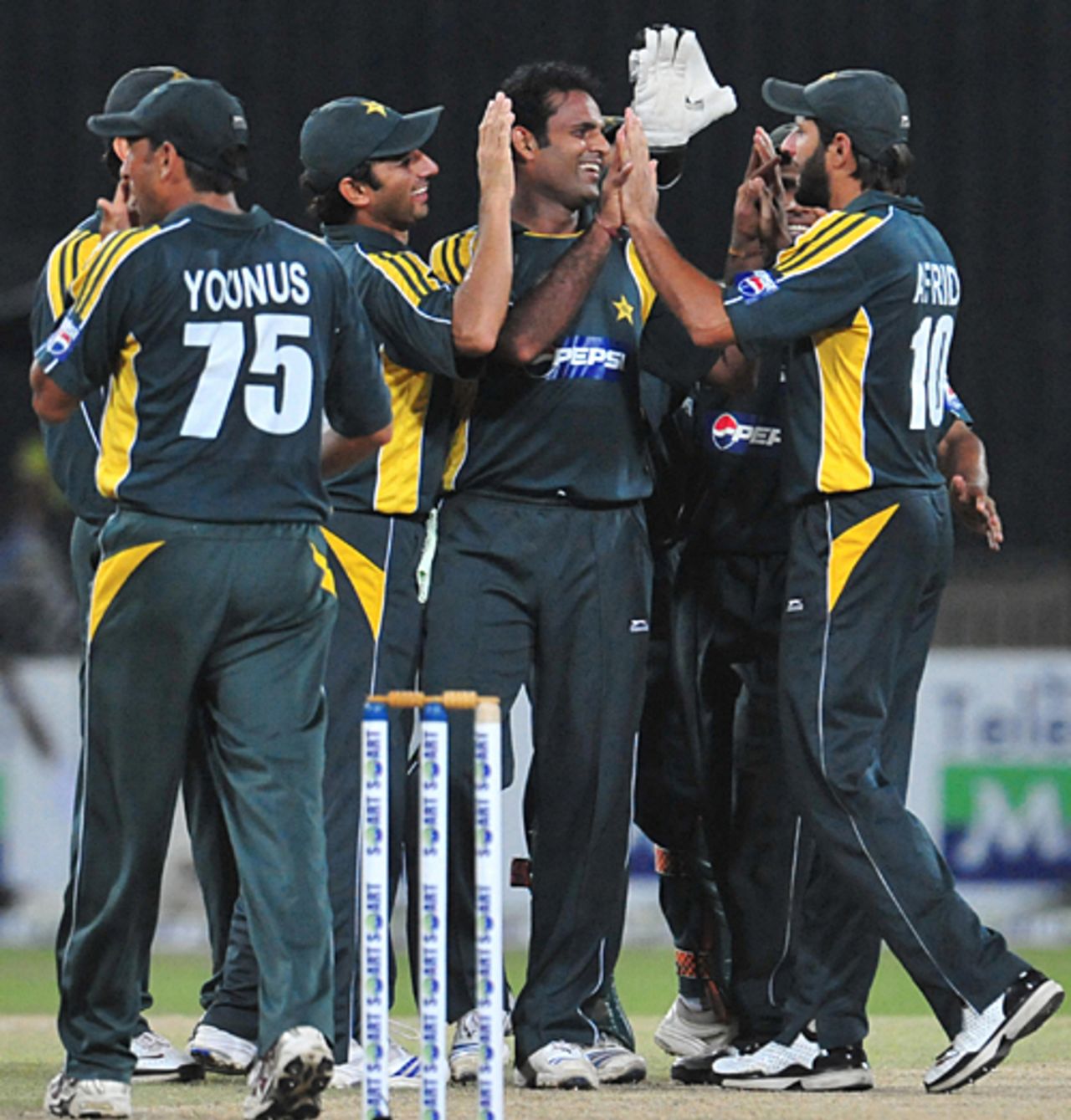 Team-mates mob Naved-ul-Hasan after the fall of Sanath Jayasuriya's wicket, Sri Lanka v Pakistan, 5th ODI, Colombo, August 9, 2009