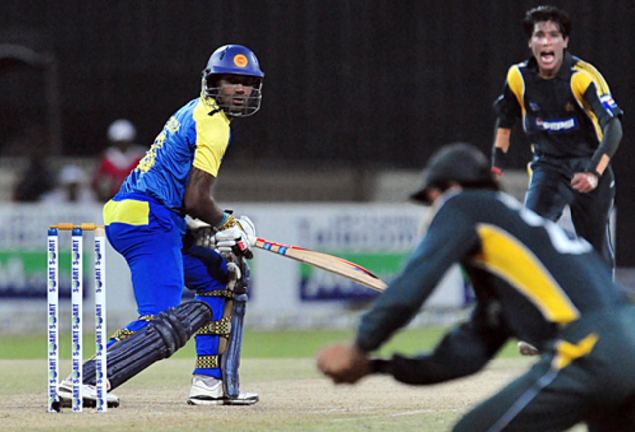 Chamara Kapugedera watches an edge gobbled up by Misbah-ul-Haq, Sri Lanka v Pakistan, 5th ODI, Colombo, August 9, 2009