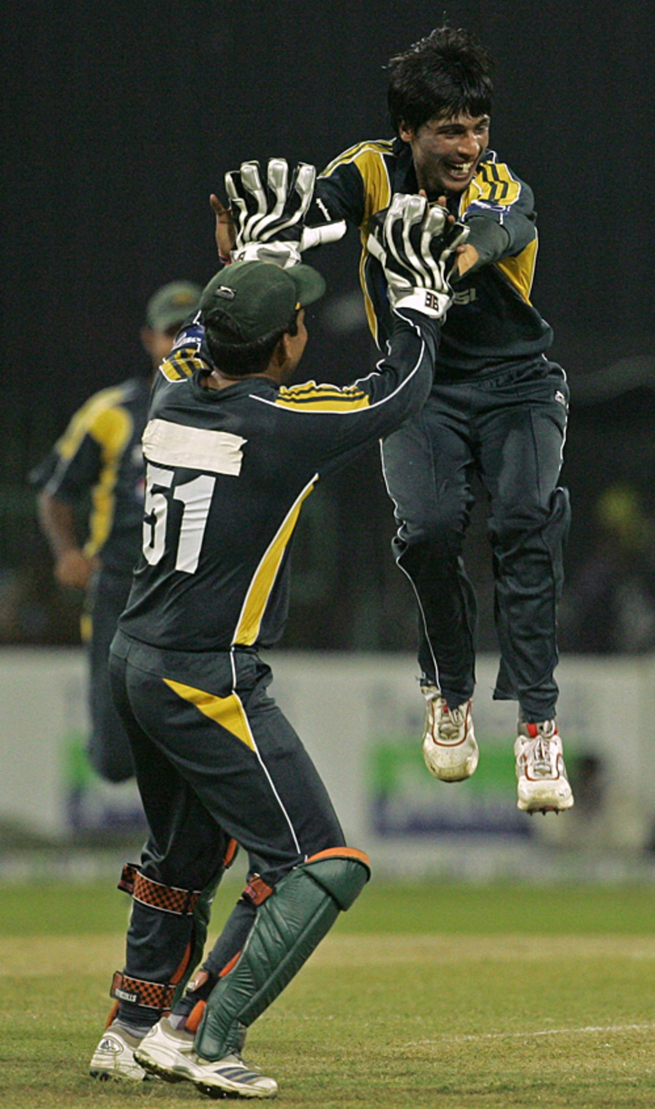 Mohammad Aamer is on a high after dismissing Angelo Mathews, Sri Lanka v Pakistan, 5th ODI, Colombo, August 9, 2009