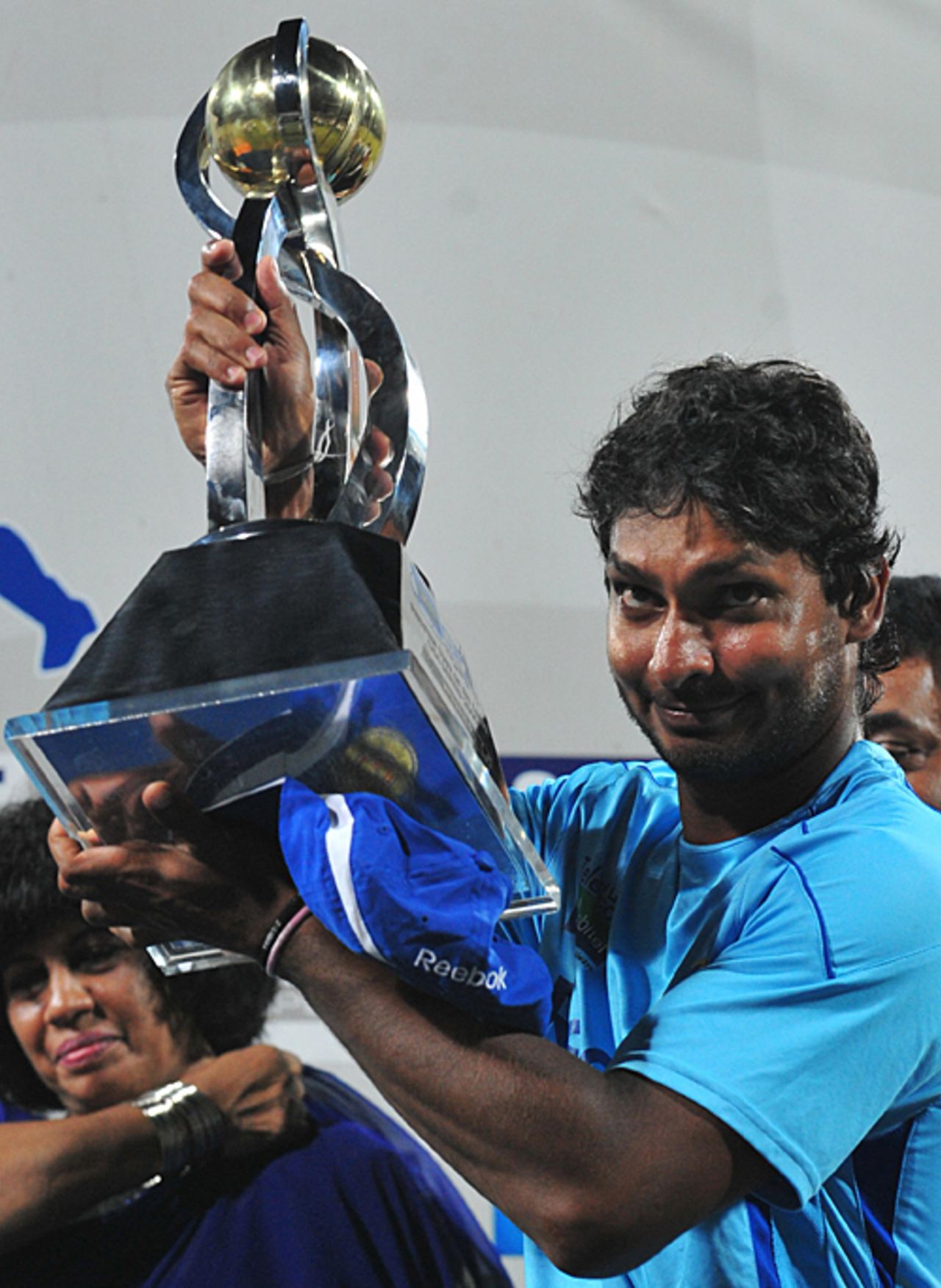 Kumar Sangakkara holds aloft the series trophy, Sri Lanka v Pakistan, 5th ODI, Colombo, August 9, 2009