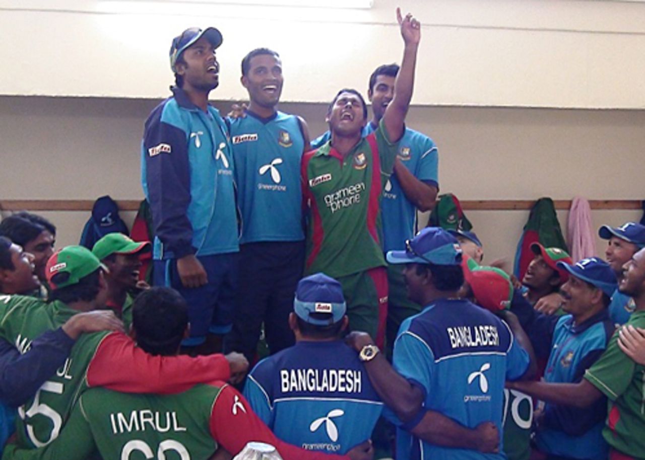 Mohammad Ashraful and team-mates are in full voice after their win, Zimbabwe v Bangladesh, 1st ODI, Bulawayo, August 9, 2009 