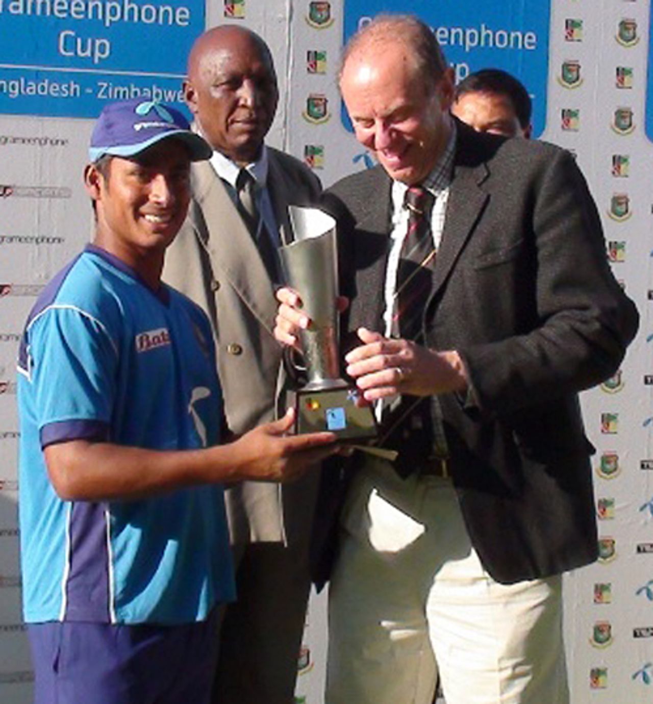 Mohammad Ashraful picks up the Man-of-the-Match award, Zimbabwe v Bangladesh, 1st ODI, Bulawayo, August 9, 2009 