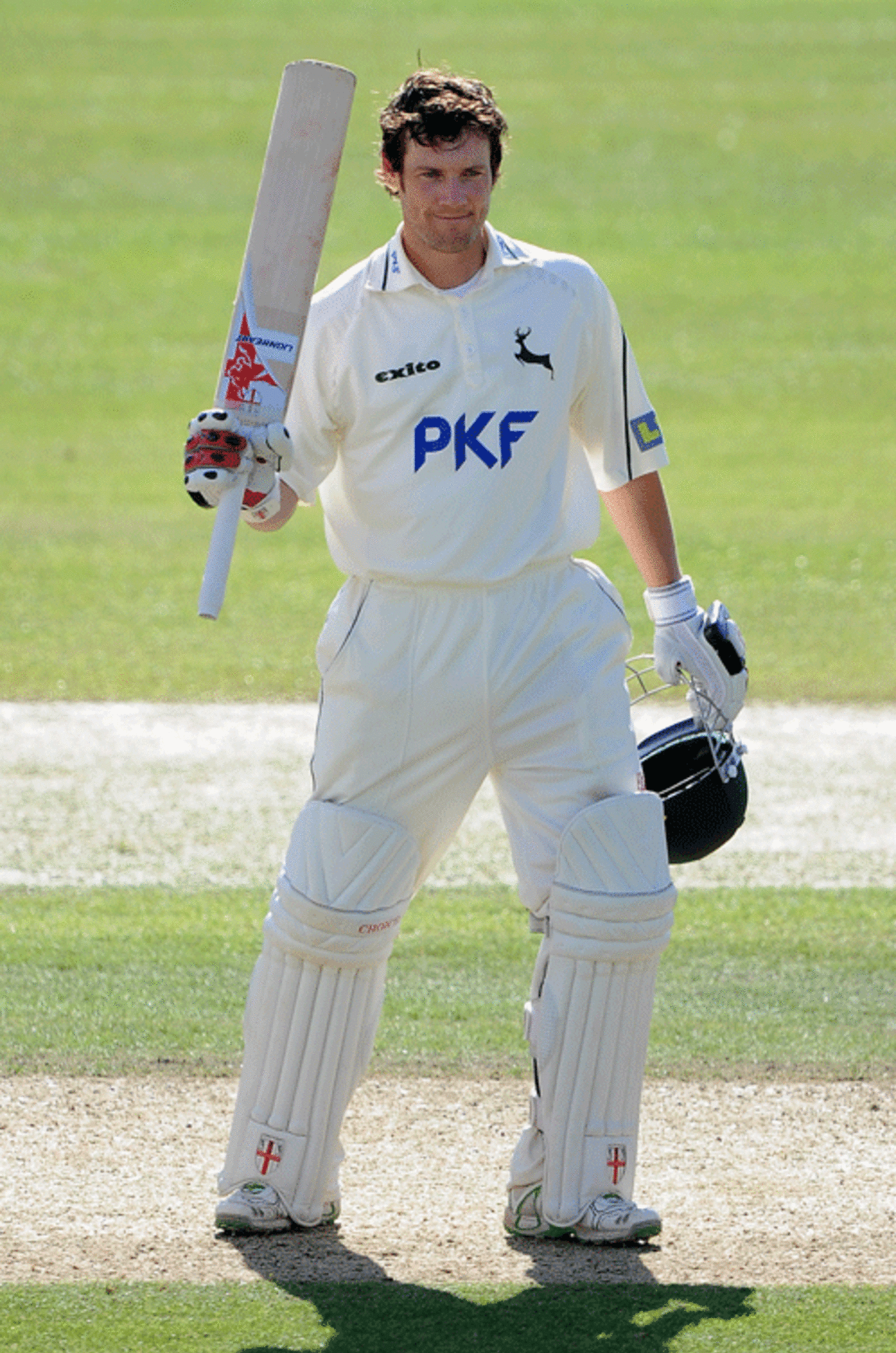 Chris Read acknowledges his century, Nottinghamshire v Warwickshire, County Championship, Division One, Trent Bridge, August 11, 2009