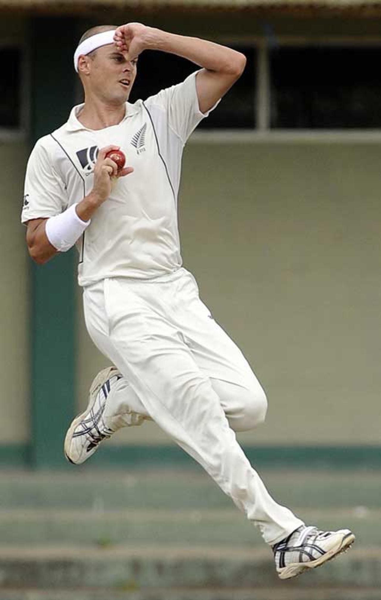 Chris Martin bowls against the SLC Development XI, Sri Lanka Cricket Development XI v New Zealanders, tour match, Colombo, 2nd day, August 13, 2009