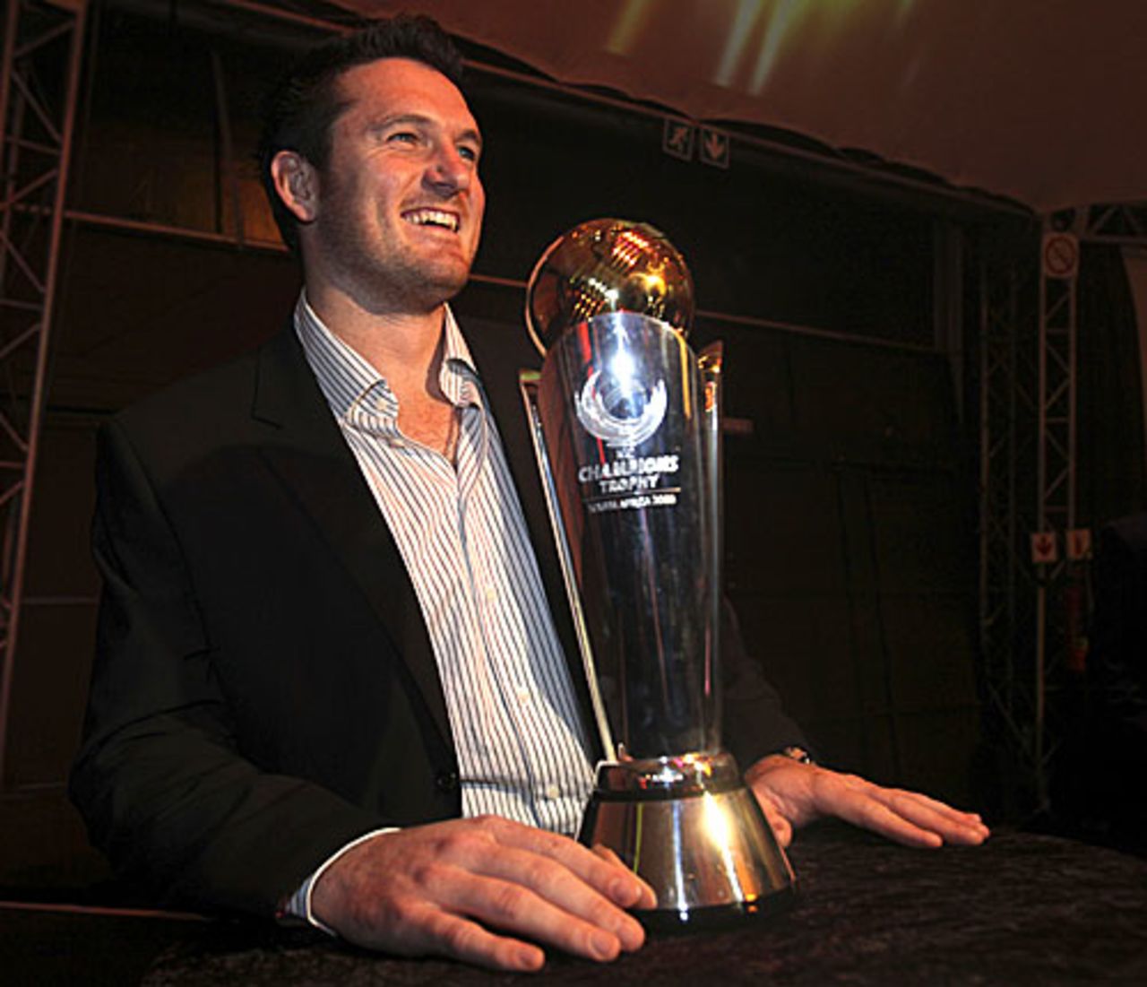 Graeme Smith poses with the Champions Trophy, Johannesburg, August 13, 2009