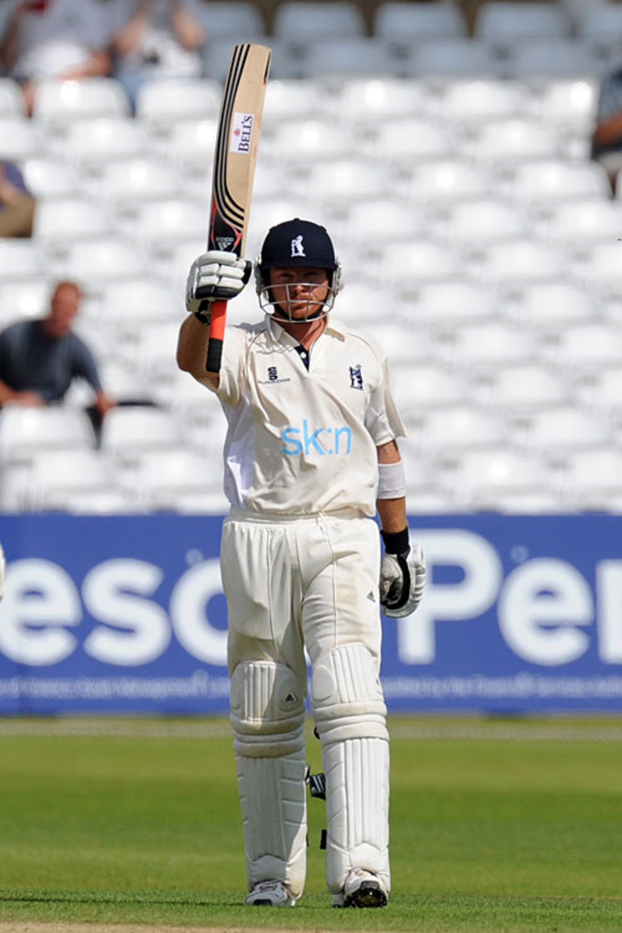 Ian Bell raises his bat for the century , Nottinghamshire v Warwickshire, County Championship Division One, Trent Bridge, 4th day, August 14, 2009