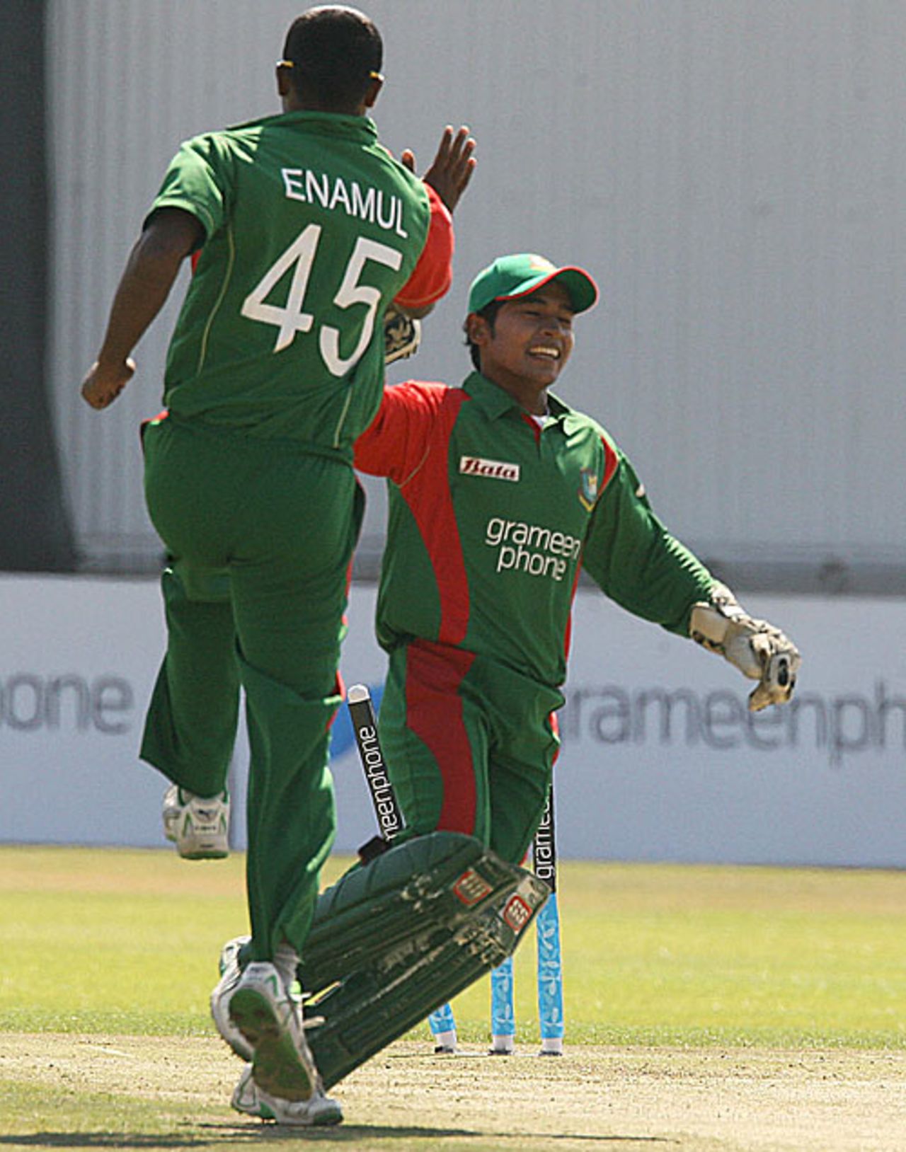 Mushfiqur Rahim celebrates the run-out of Charles Coventry, Zimbabwe v Bangladesh, 3rd ODI, Bulawayo, August 14, 2009