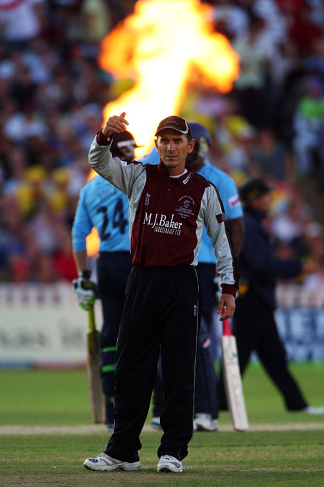 The heat is on: Justin Langer feels the heat in the final, Somerset v Sussex, Twenty20 Cup final, Edgbaston, August 15, 2009