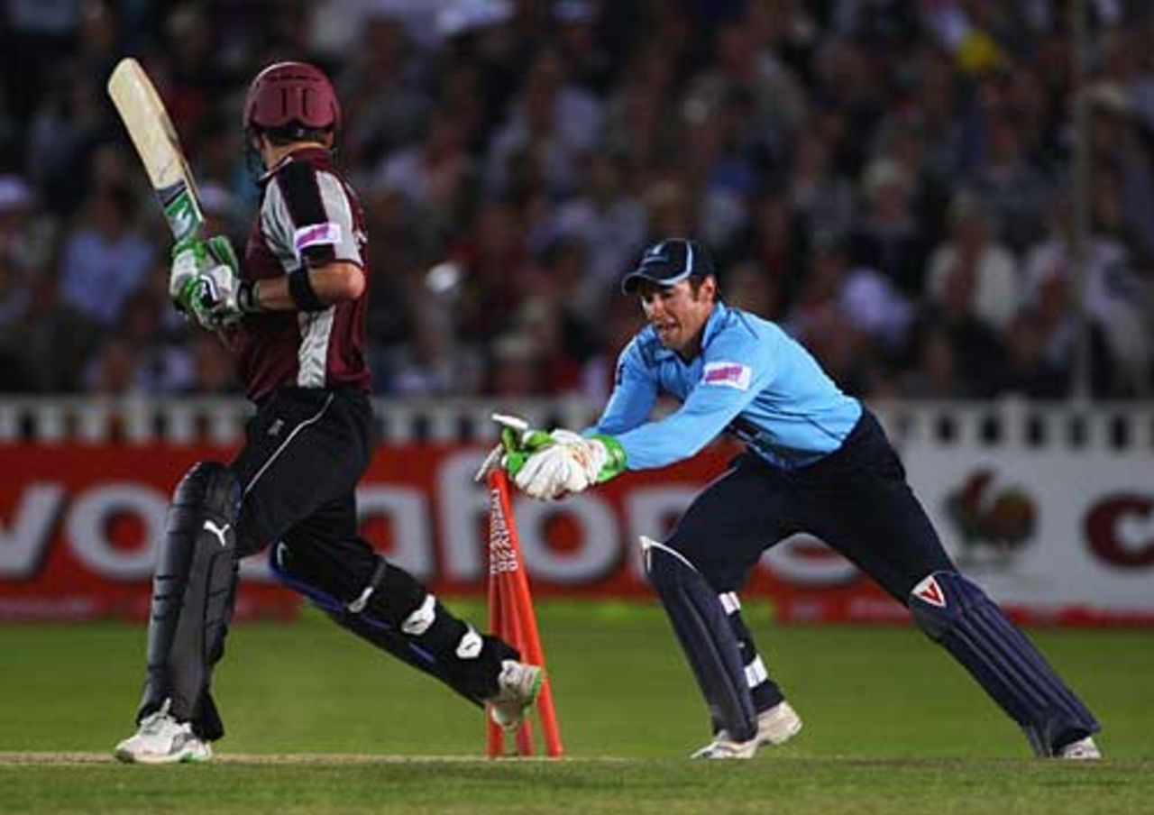 Craig Kieswetter is brilliantly stumped by Andy Hodd, Somerset v Sussex, Twenty20 Cup final, Edgbaston, August 15, 2009