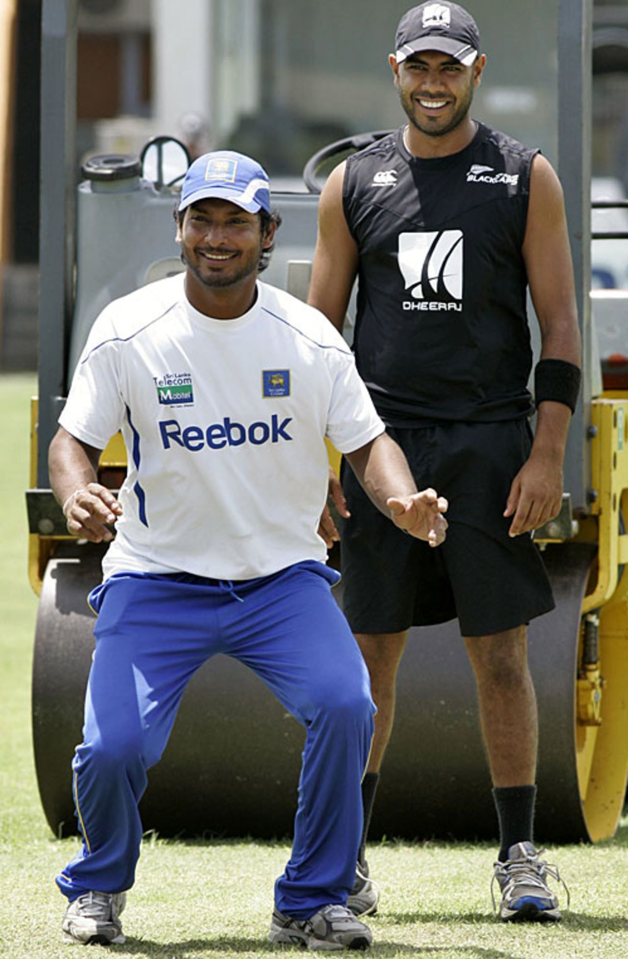 Kumar Sangakkara and Jeetan Patel share a laugh, Sri Lanka v New Zealand, 1st Test, Galle, 1st day, August 18, 2009