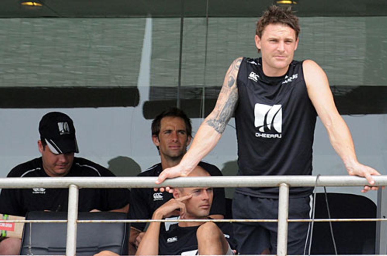 Brendon McCullum and other New Zealand players wait for the covers to come off, Sri Lanka v New Zealand, 1st Test, Galle, 1st day, August 18, 2009