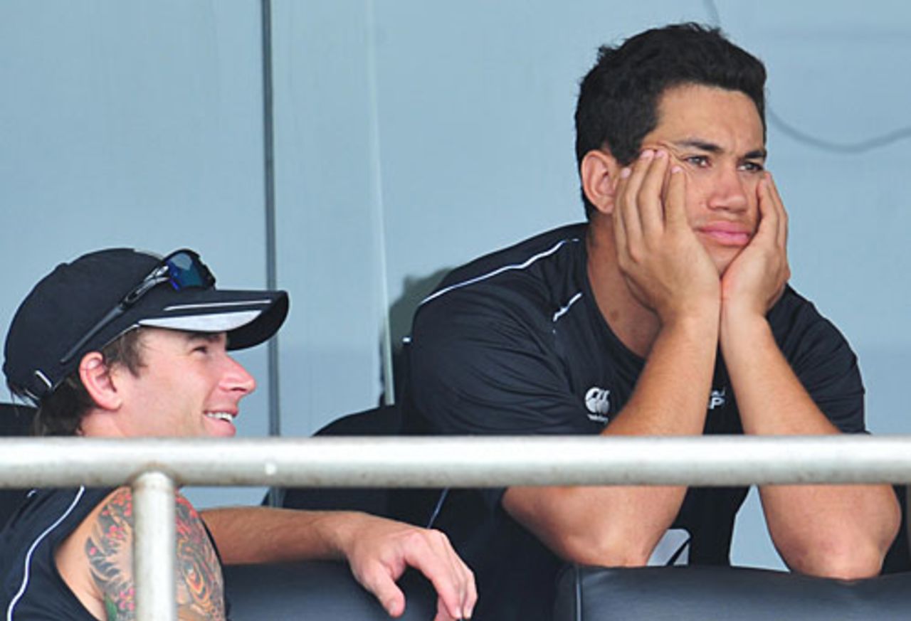 Ross Taylor waits for resumption of play, Sri Lanka v New Zealand, 1st Test, Galle, 2nd day, August 19, 2009