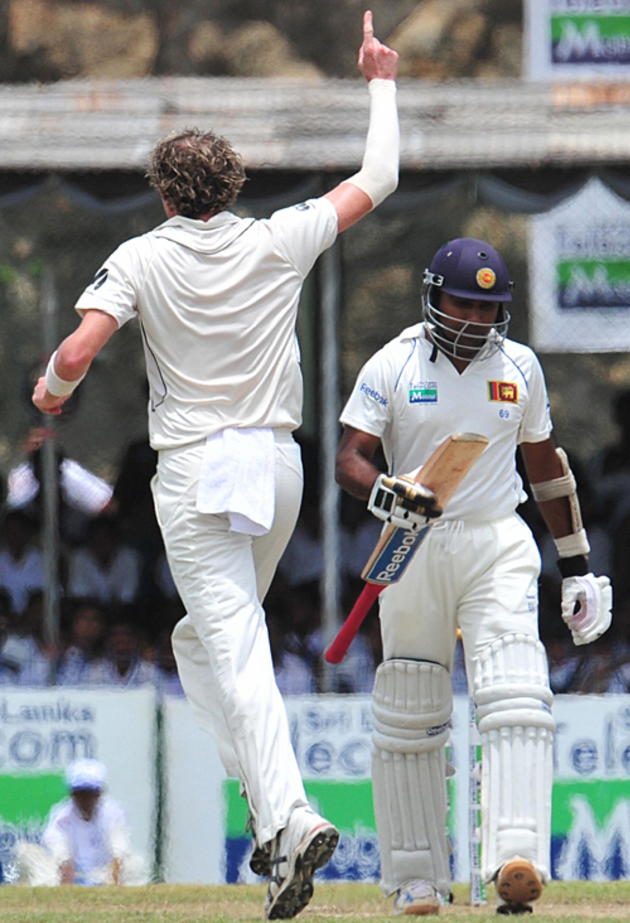 Iain O'Brien removes Mahela Jayawardene in the second over of the day, Sri Lanka v New Zealand, 1st Test, Galle, 2nd day, August 19, 2009