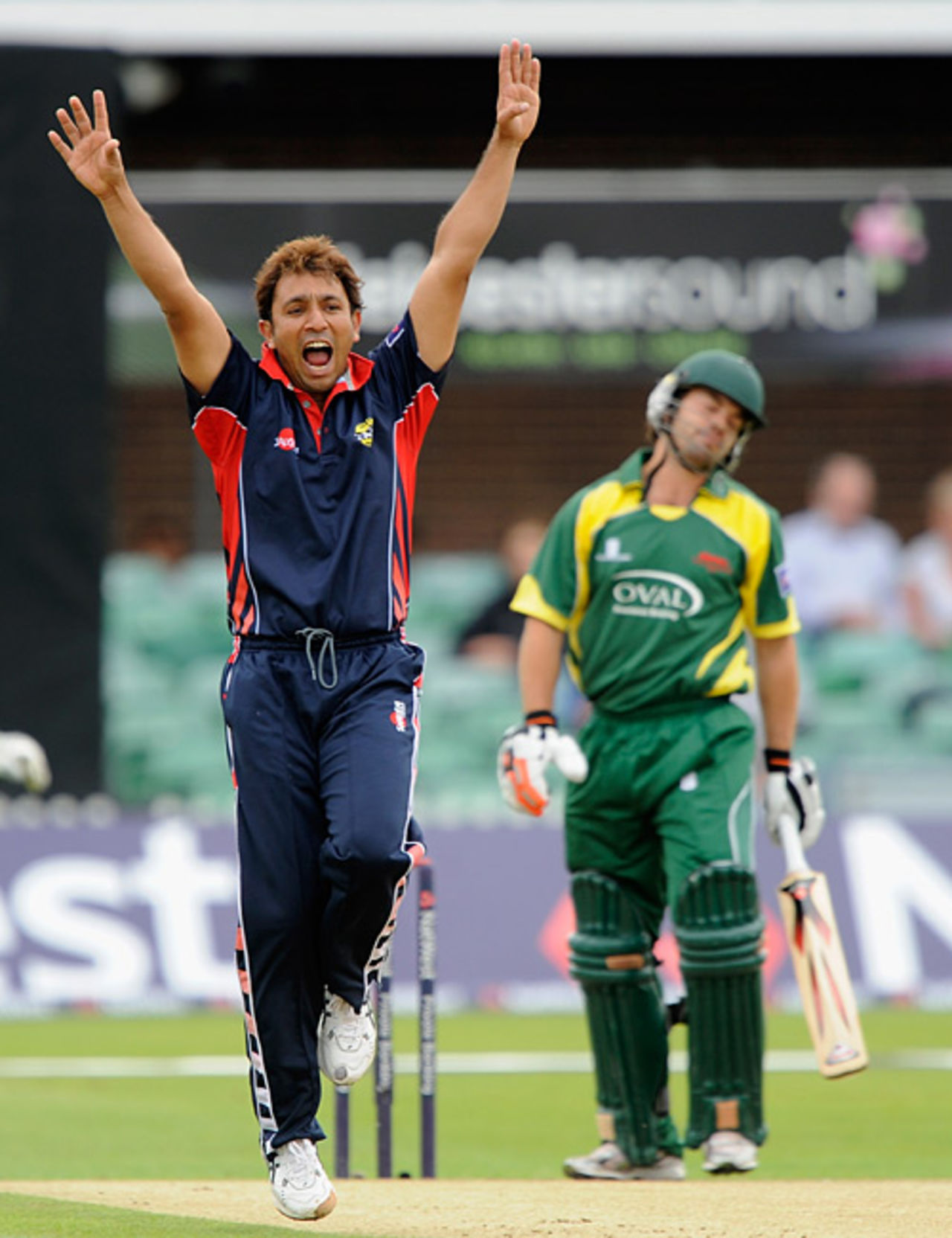 Azhar Mahmood appeals successfully to claim the wicket of James Benning, Leicestershire v Kent, Pro40, Division Two, Grace Road, August 18, 2009