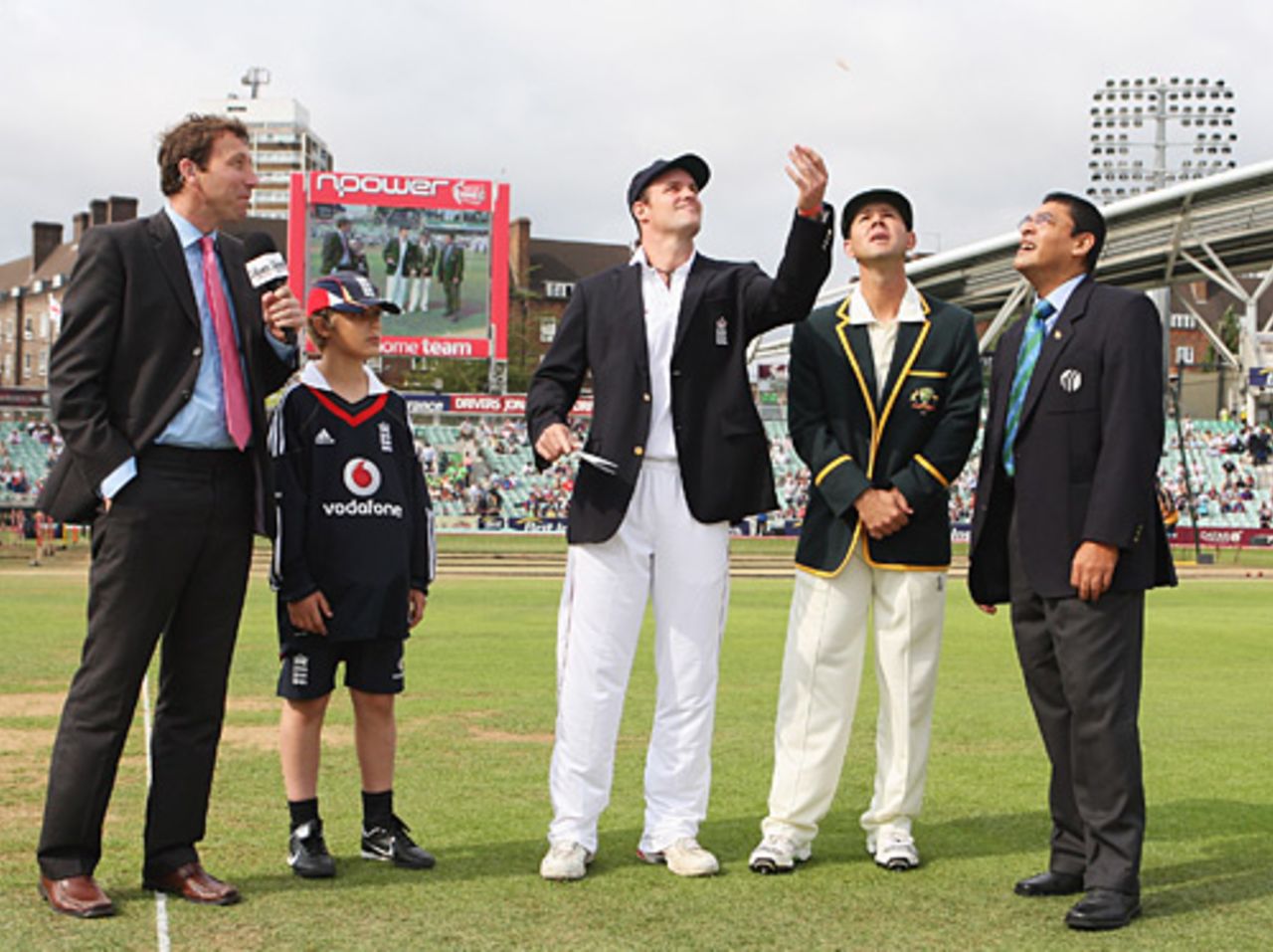 The toss: England win and decide to bat, England v Australia, 5th Test, The Oval, 1st day, August 20, 2009